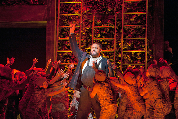 Gordon Hawkins (Alberich) wearing the Tarnhelm. Photo Cory Weaver. Gordon Hawkins (Alberich) wearing the Tarnhelm. Photo Cory Weaver.