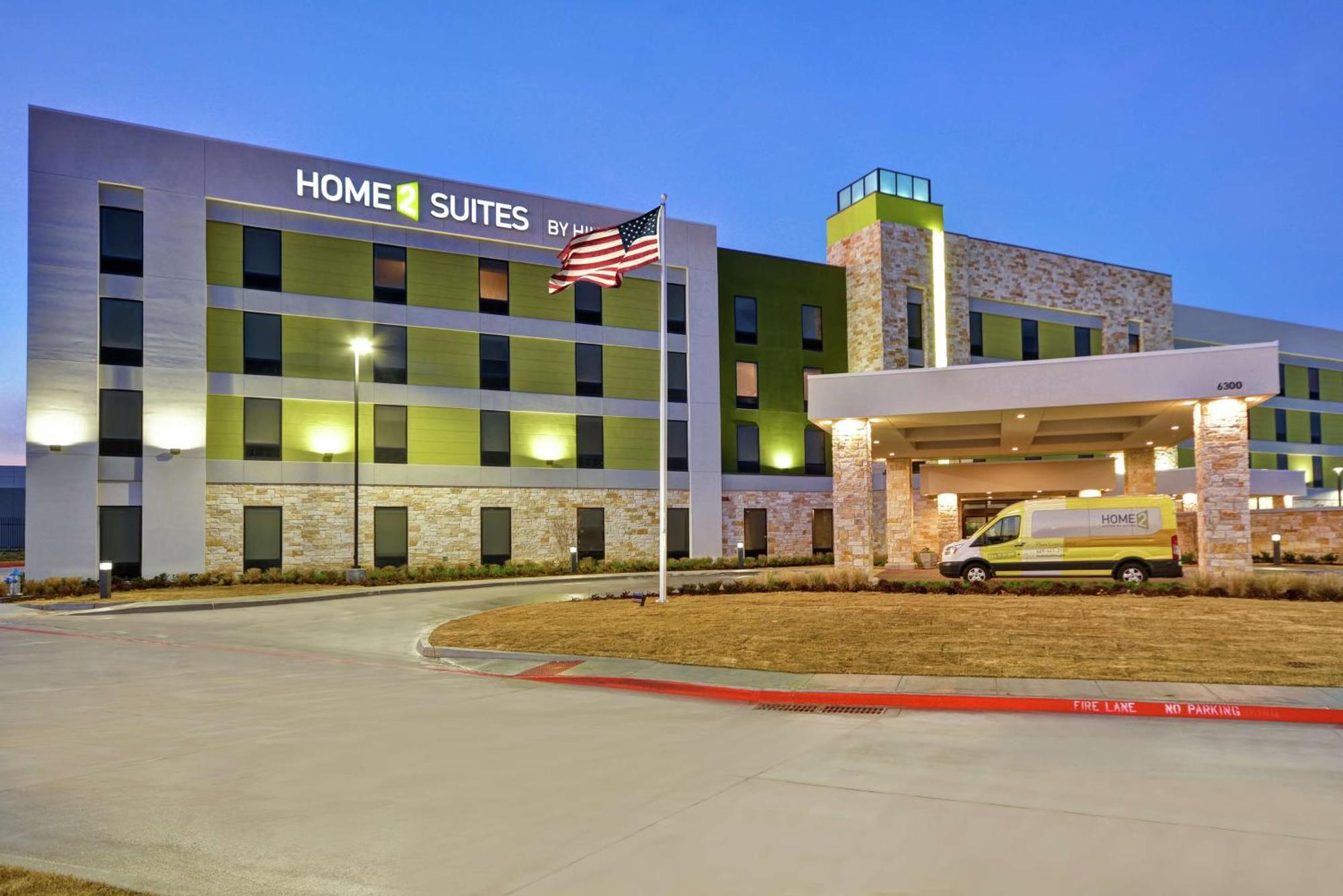 11 Business Hotels Close to Hebron High School Football Stadium