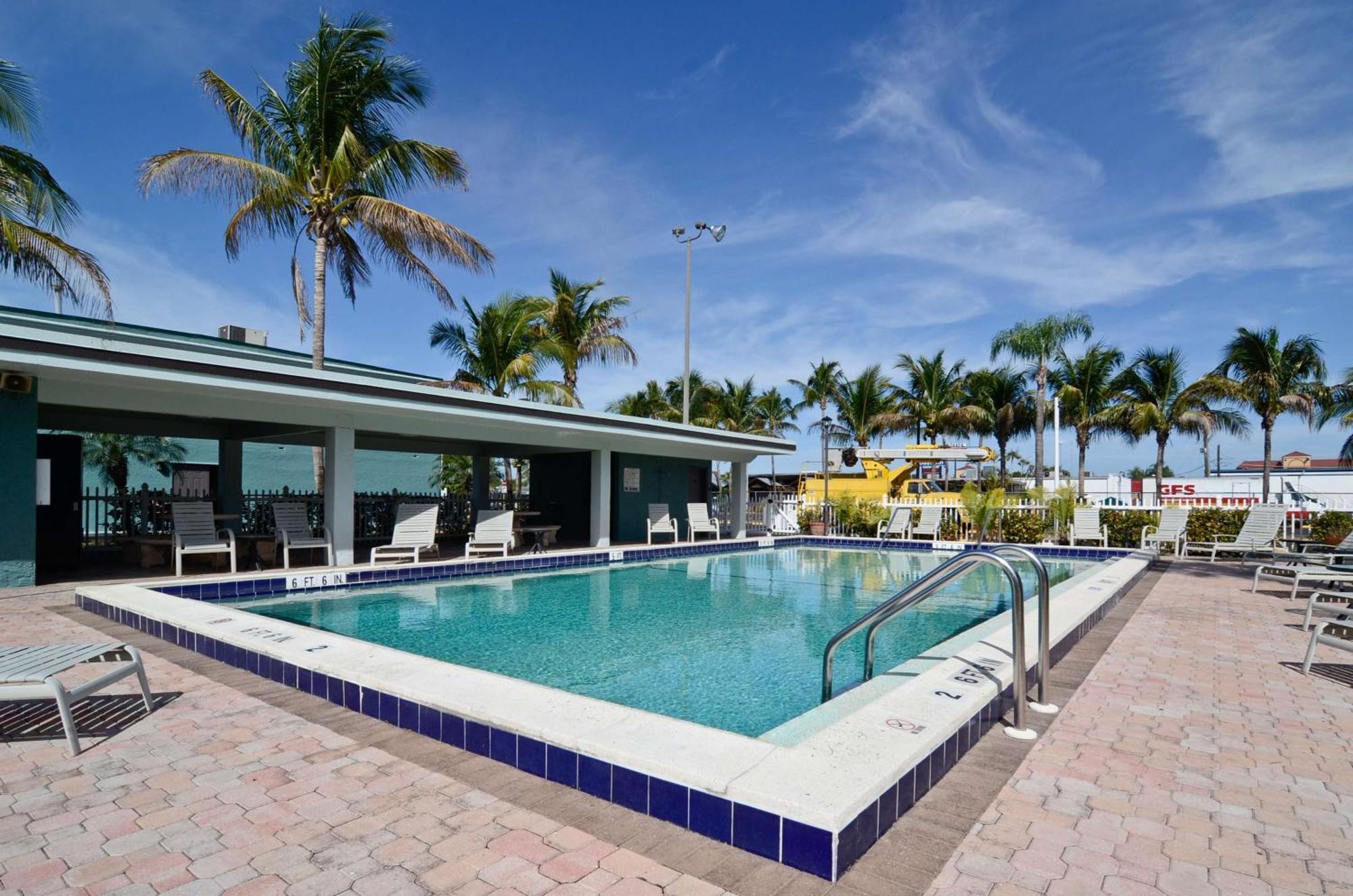 Staying Near Railroad Museum South Florida: 11 Airport Hotels Compared