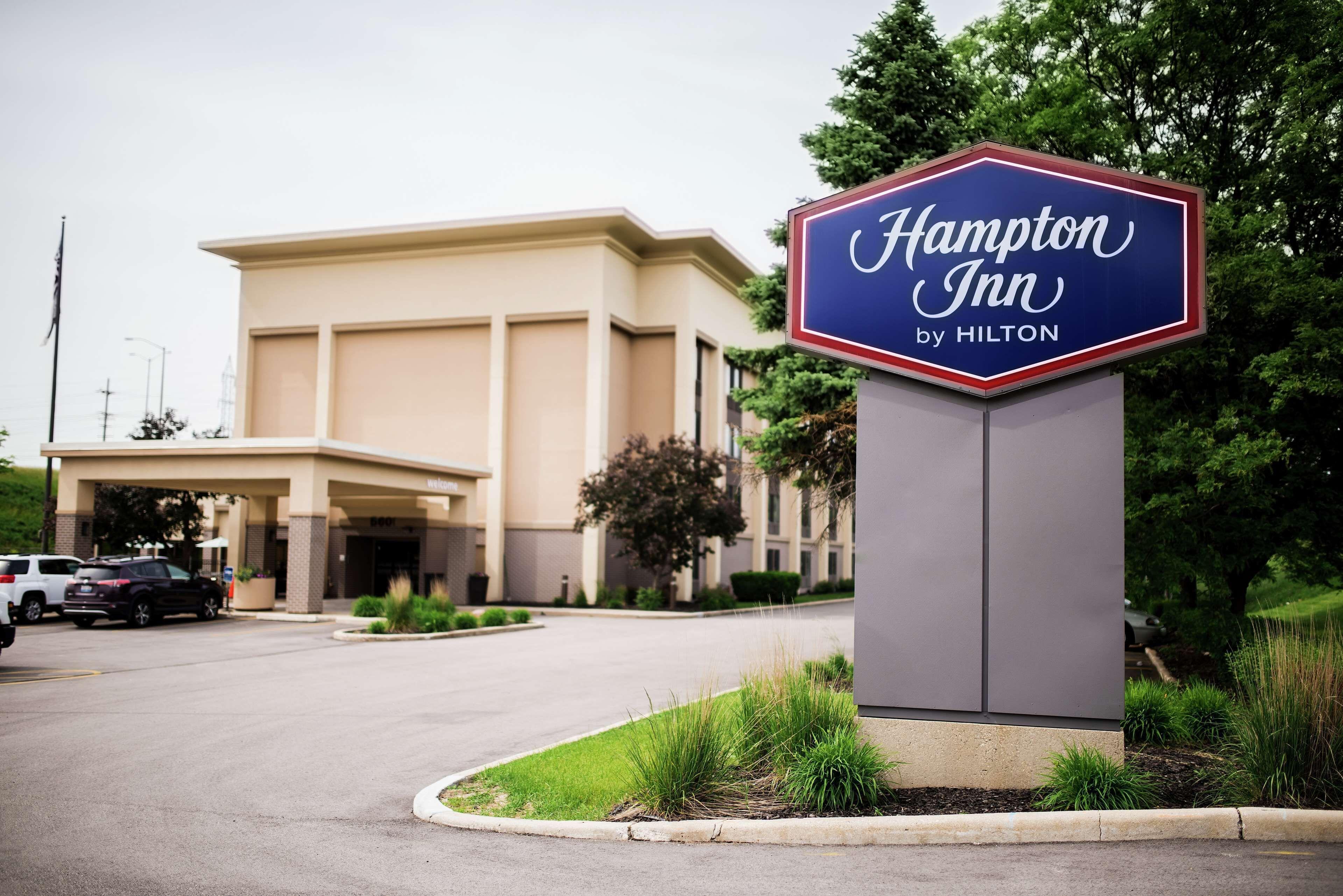 Staying Near Rotary Park: 4 Three-Star Hotels Compared