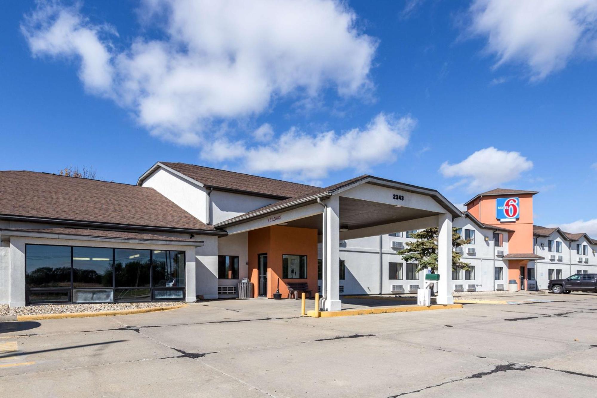 Where to Stay in Iowa: 5 Best 4-Star Hotels
