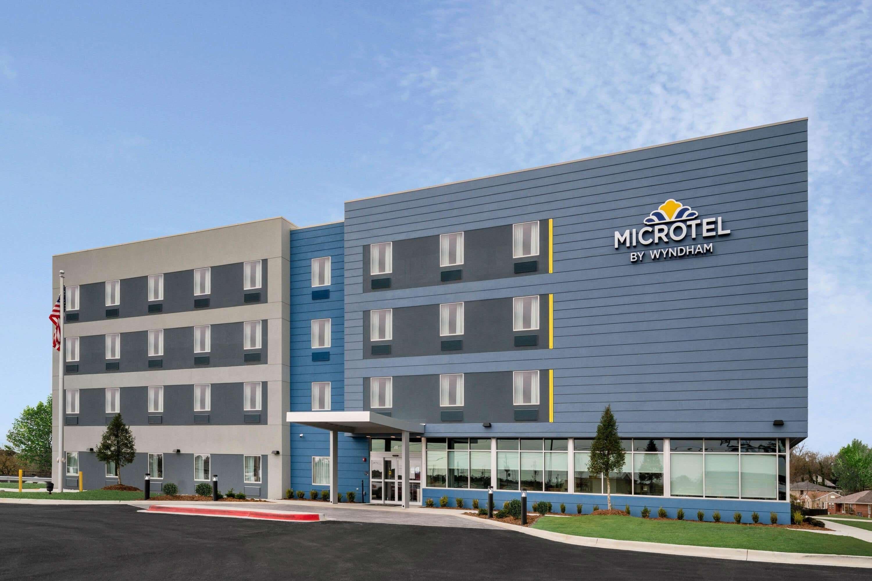 Where to Stay Near Funtrackers Family Park: 5 Airport Hotels