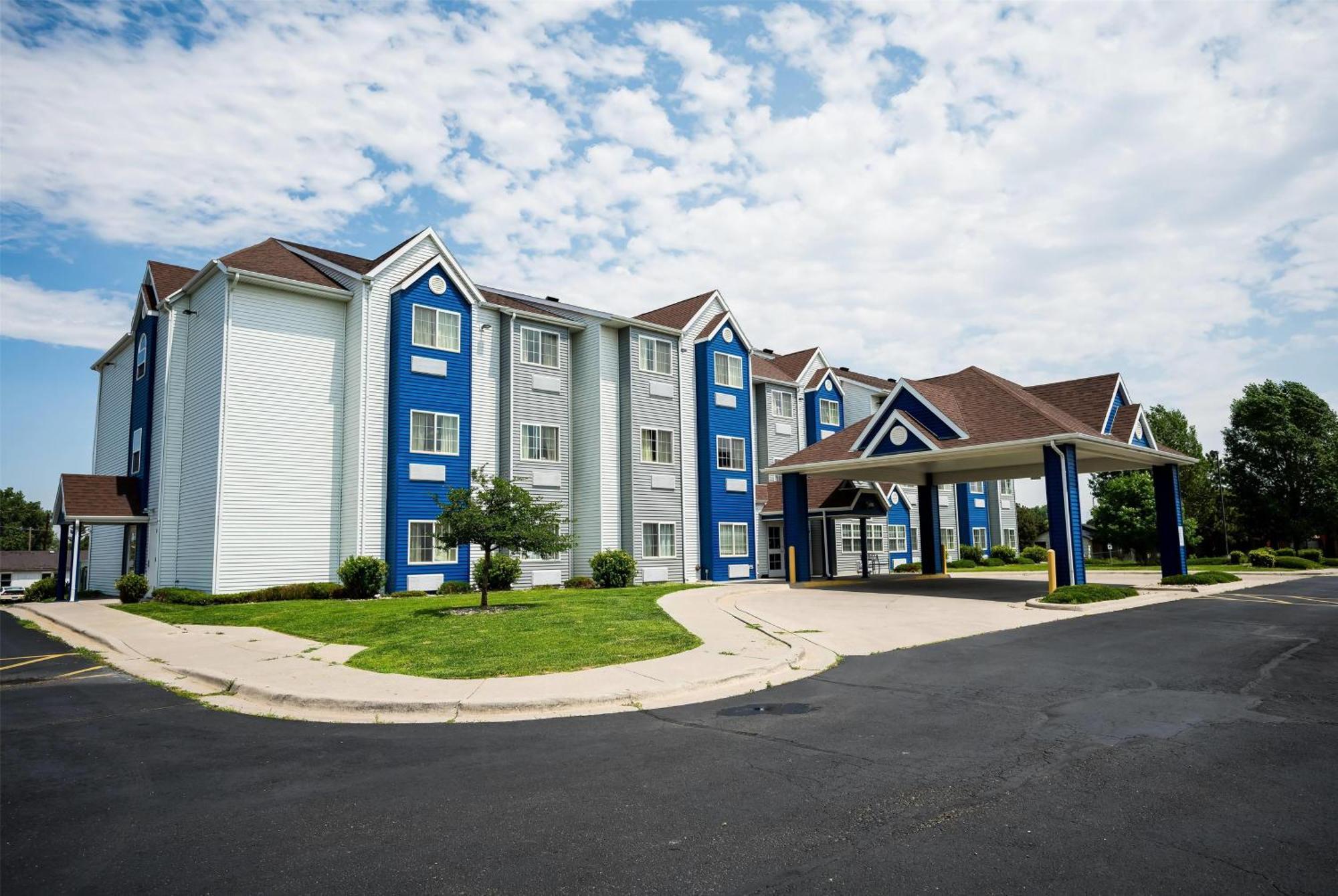 5 Business Hotels Near Clear Creek Park Worth Booking
