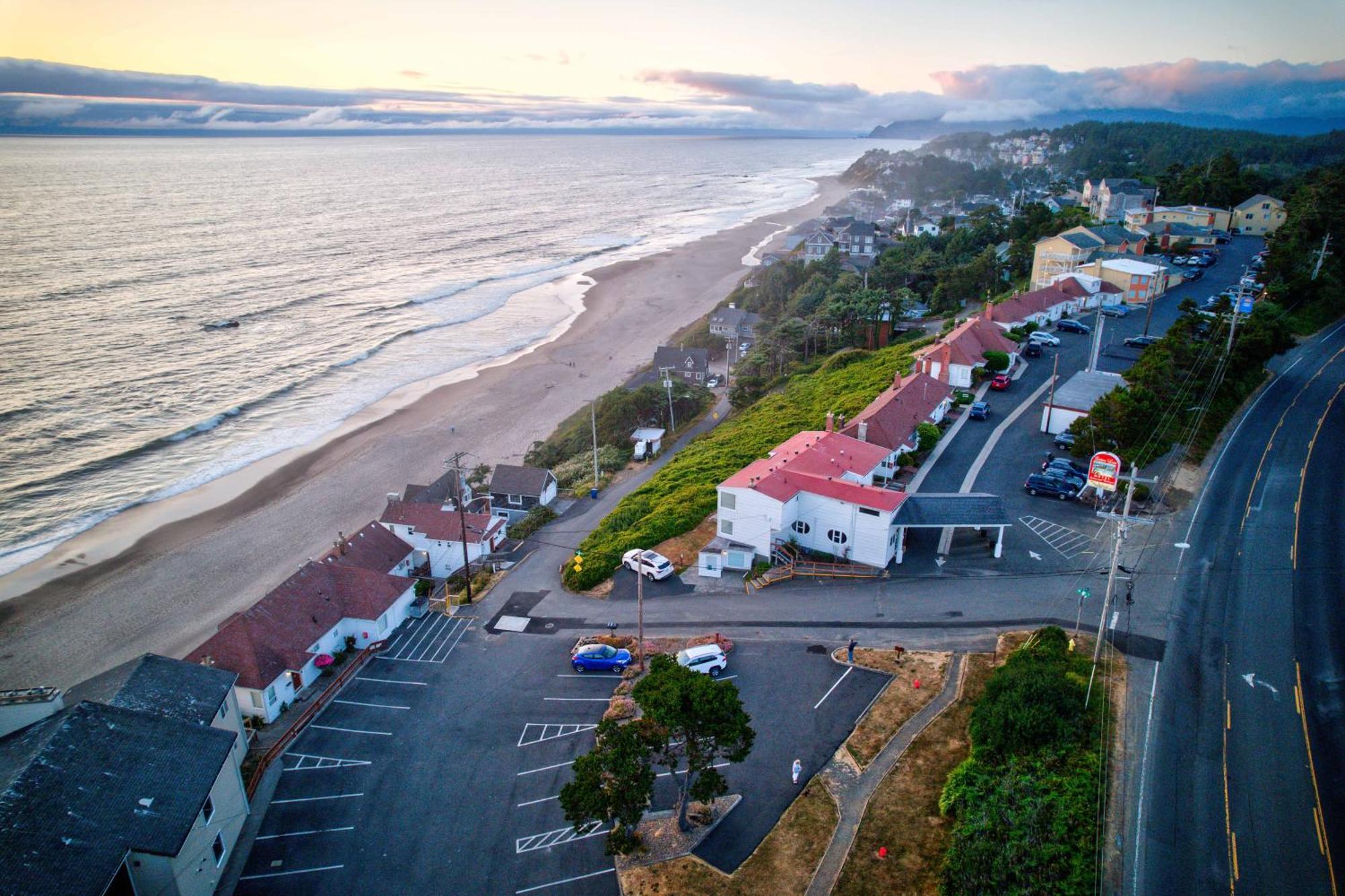4 Beach Hotels Near All American Putt'n Bat for Oregon Coast Stays