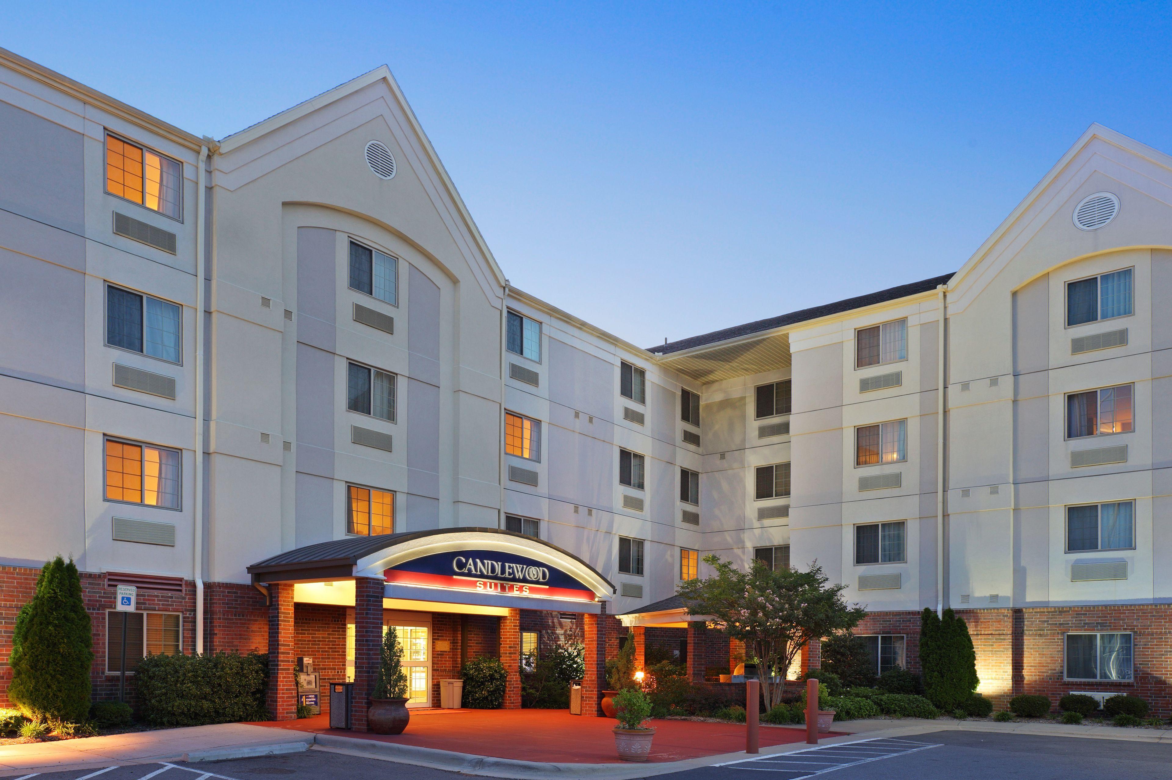 Staying Near Arkansas Heart Hospital: 4 Business Hotels Compared