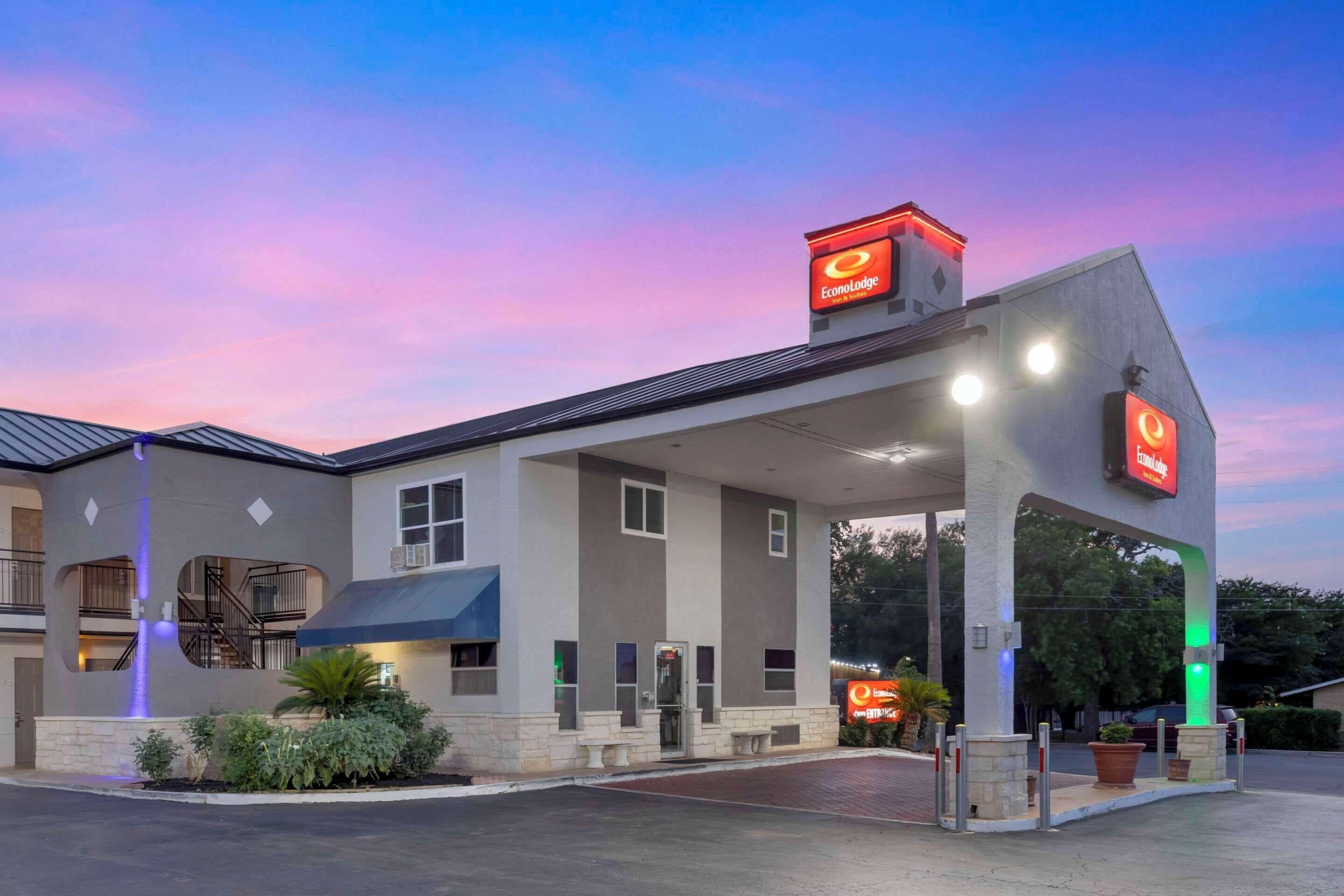 Where to Stay for Work in San Antonio: 4 Business Hotels Reviewed