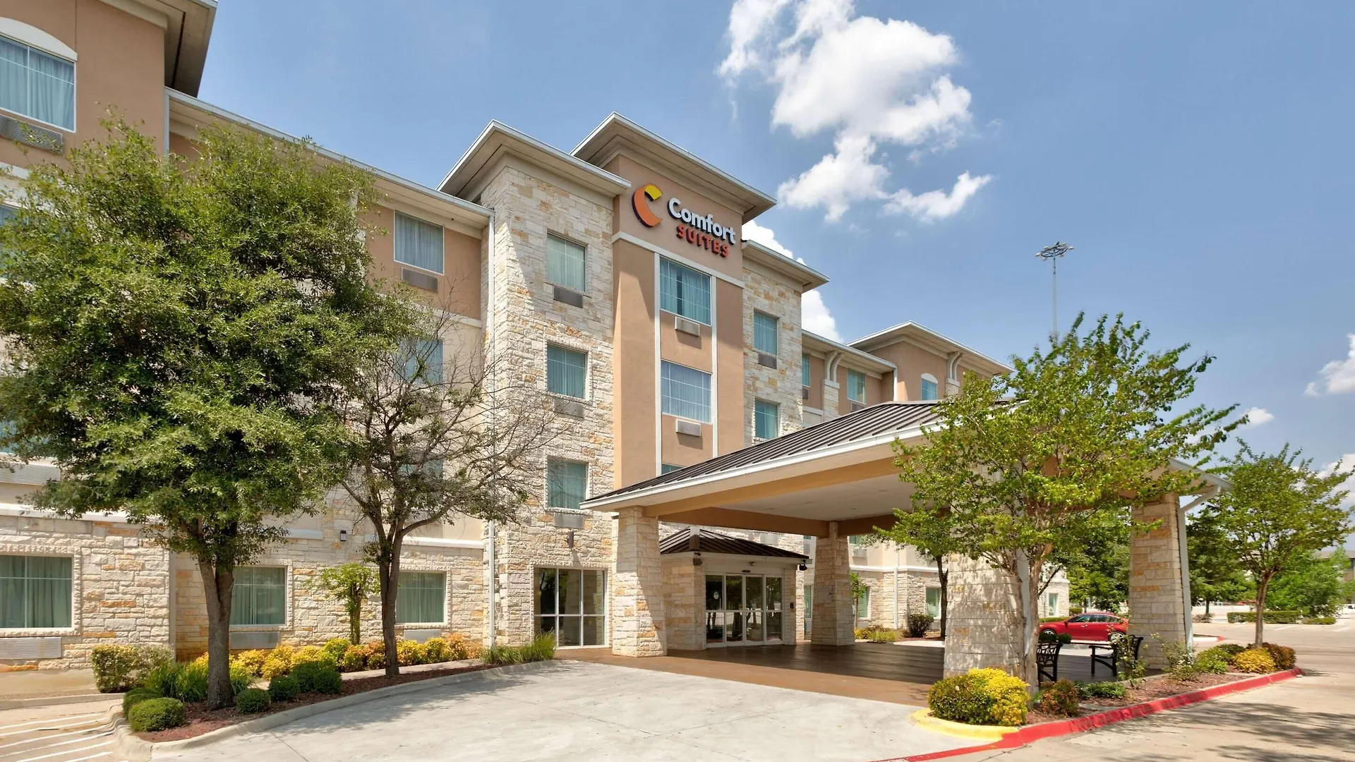 Staying Near Hurricane Harbor: 11 Budget Hotels Compared