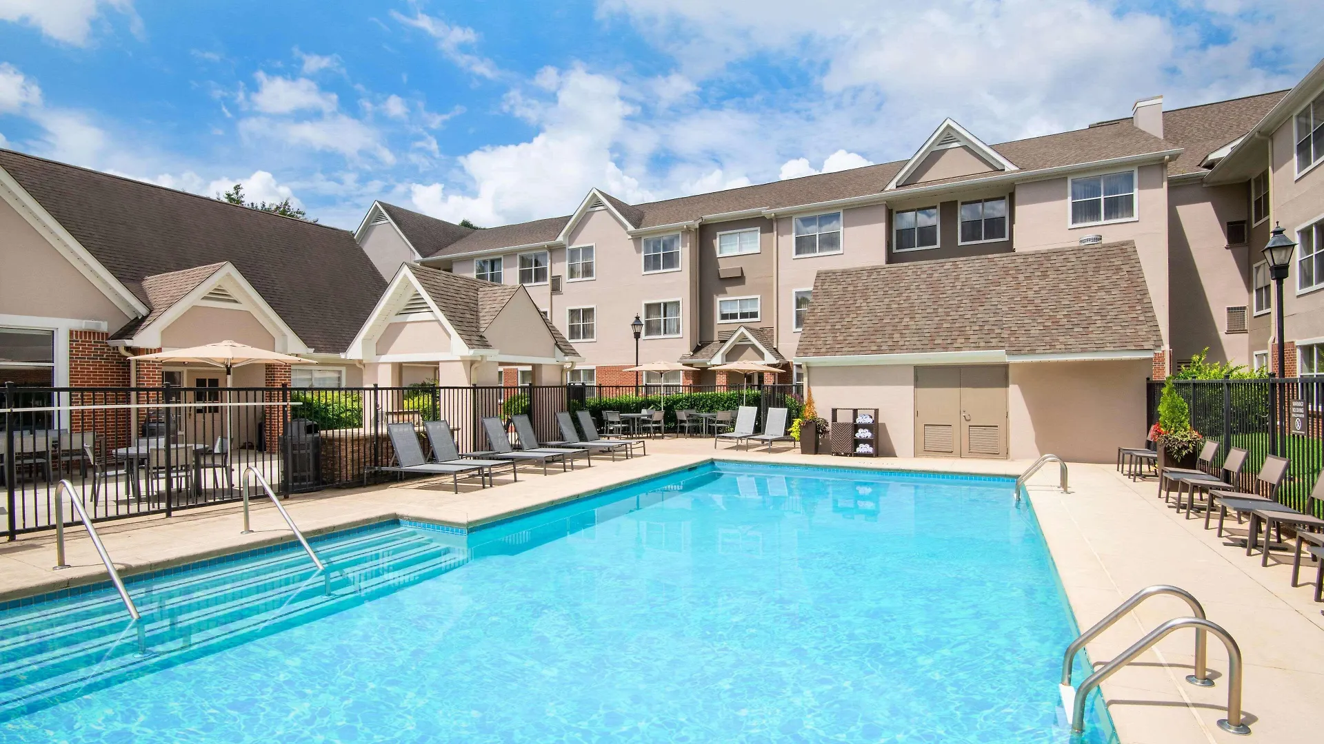 4 Top 3-Star Hotels Near Wade Green Crossing for Easy Access