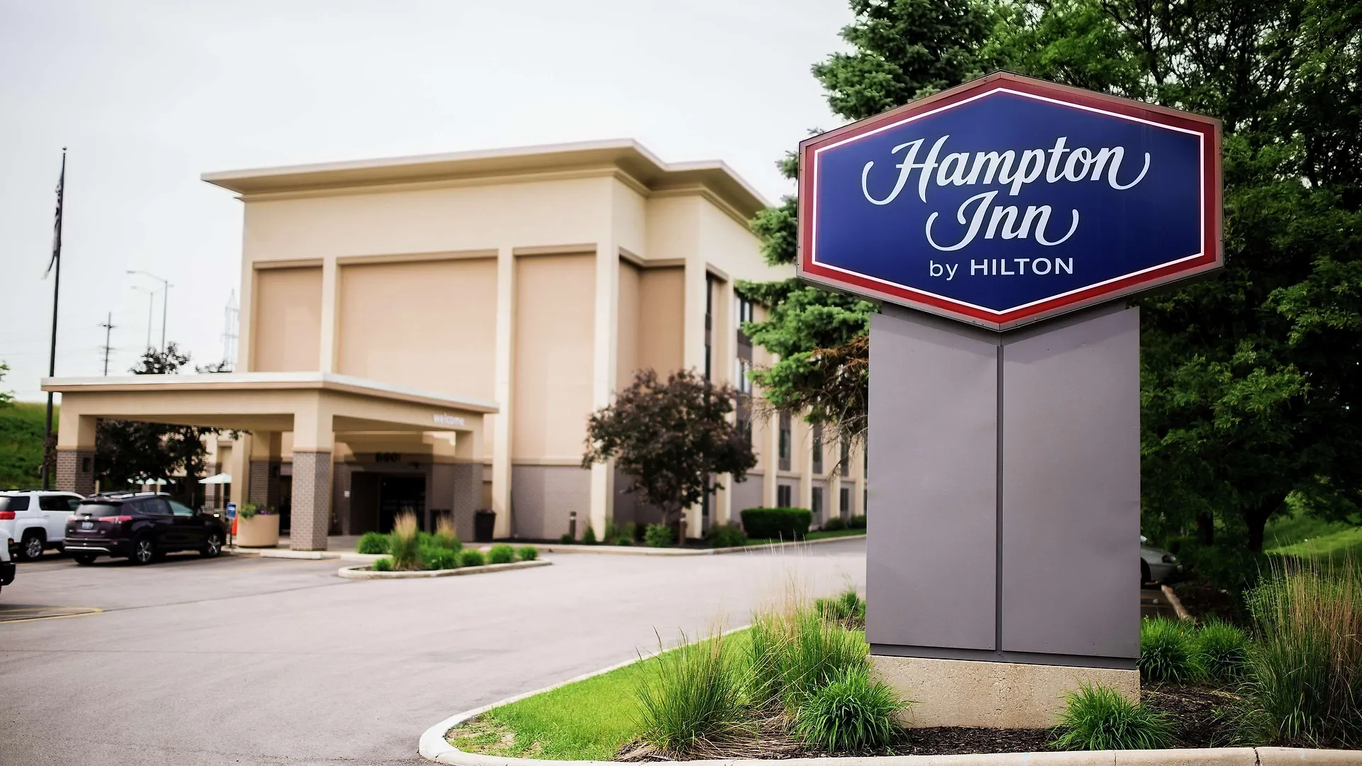 Staying Near Rotary Park: 4 Three-Star Hotels Compared