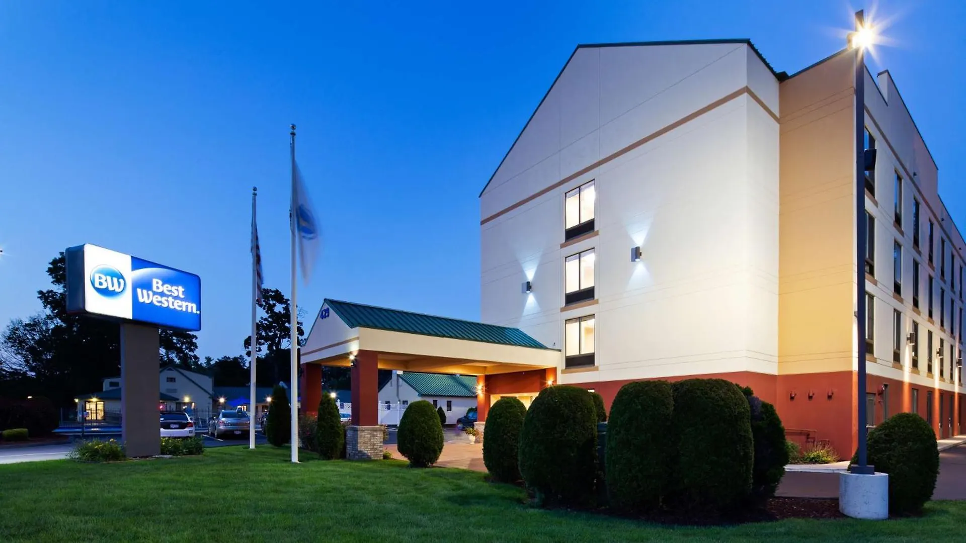 Where to Stay Near Springfield Library: 4 Solo Traveler Hotels