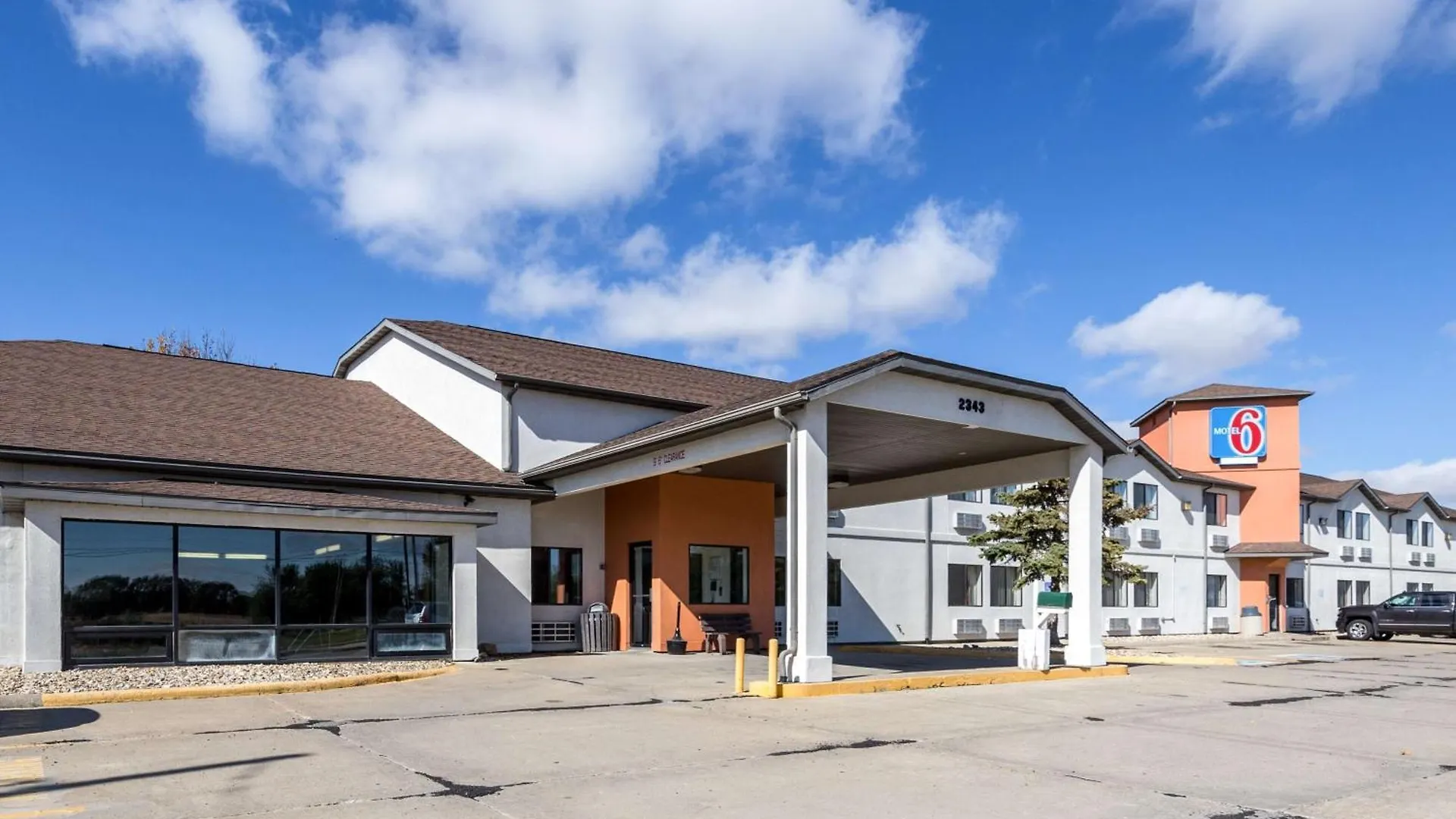 Where to Stay in Iowa: 5 Best 4-Star Hotels