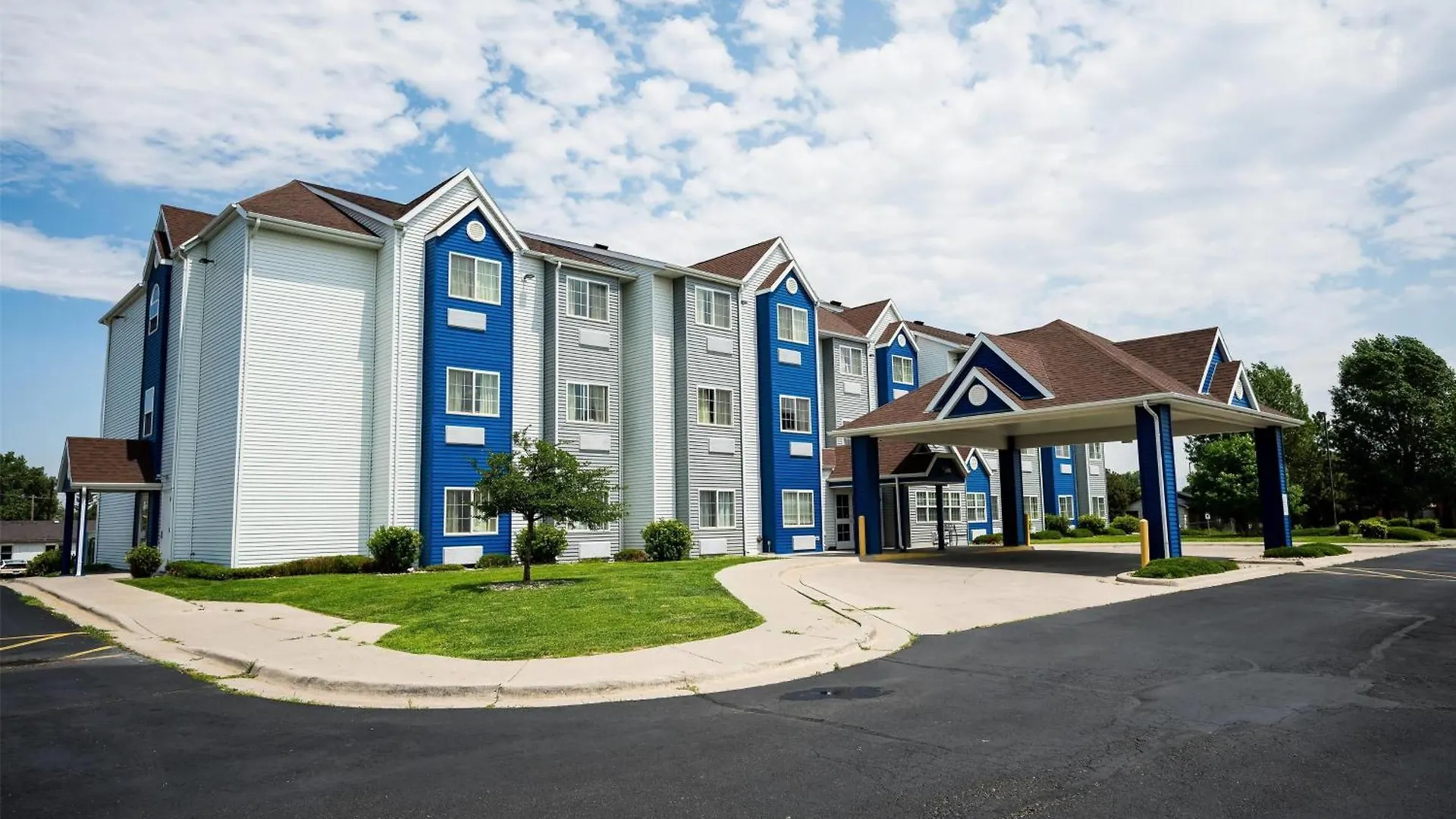 5 Business Hotels Near Clear Creek Park Worth Booking