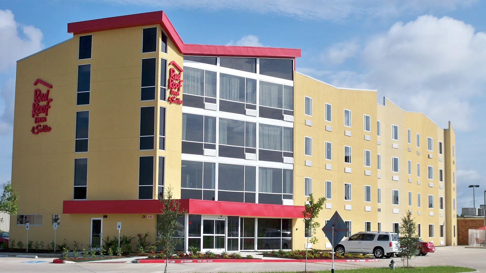 4 Budget Hotels Near McFaddin-Ward House Museum Worth Booking