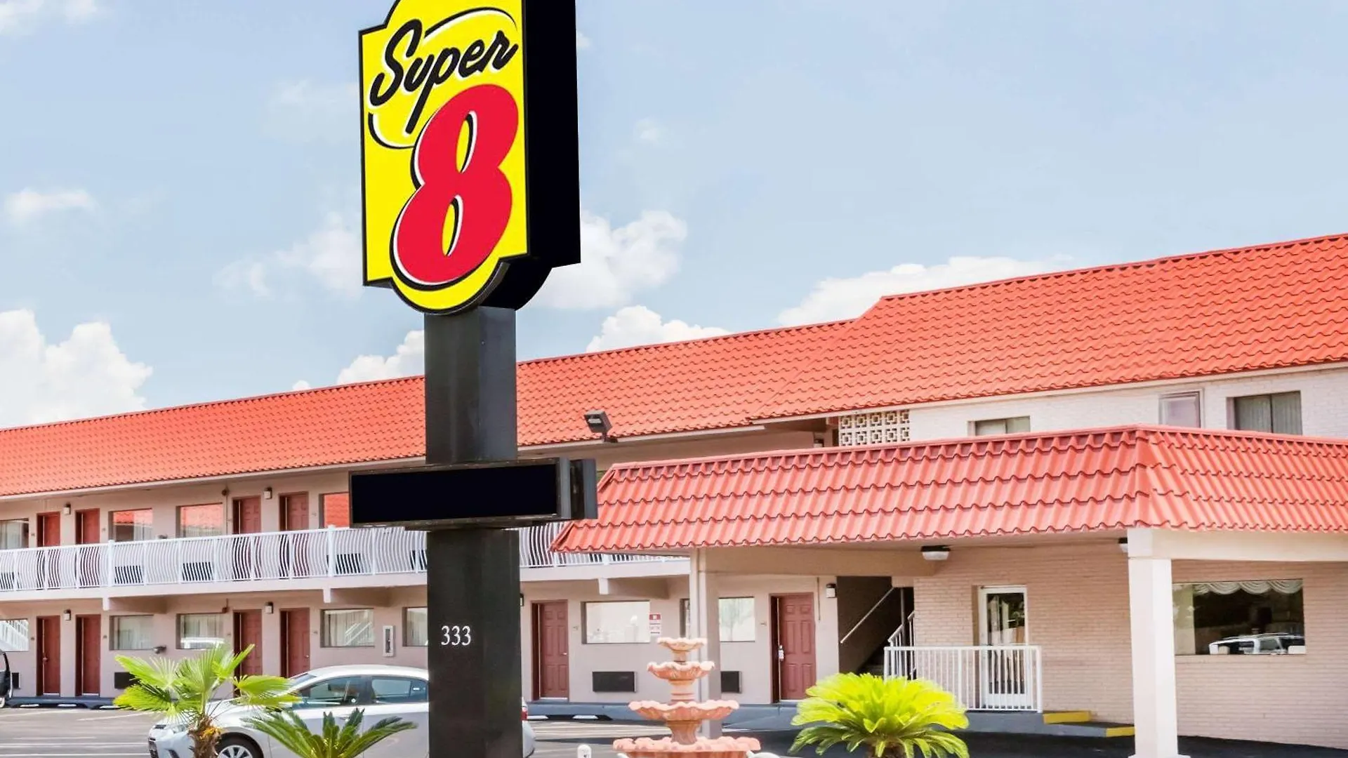 4 Budget Hotels Close to Fenway Park Batting Cages, Fort Walton Beach