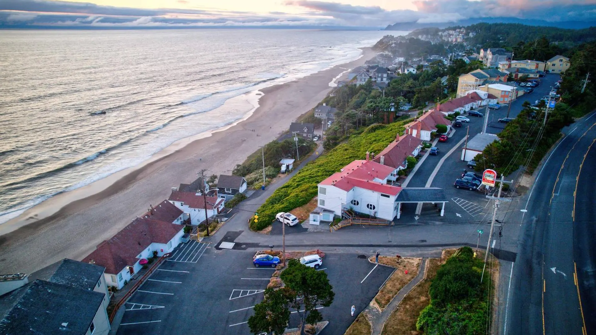 4 Beach Hotels Near All American Putt'n Bat for Oregon Coast Stays