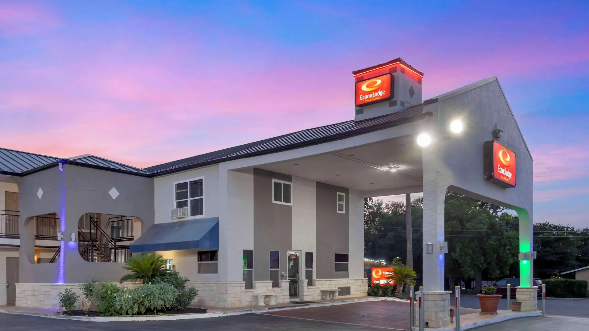 Where to Stay for Work in San Antonio: 4 Business Hotels Reviewed