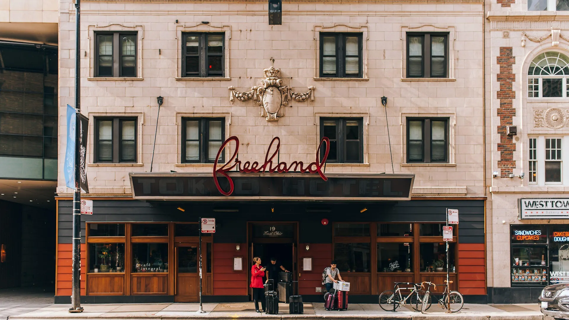 15 Exceptional Design Hotels in Chicago's Theatre District Worth Booking