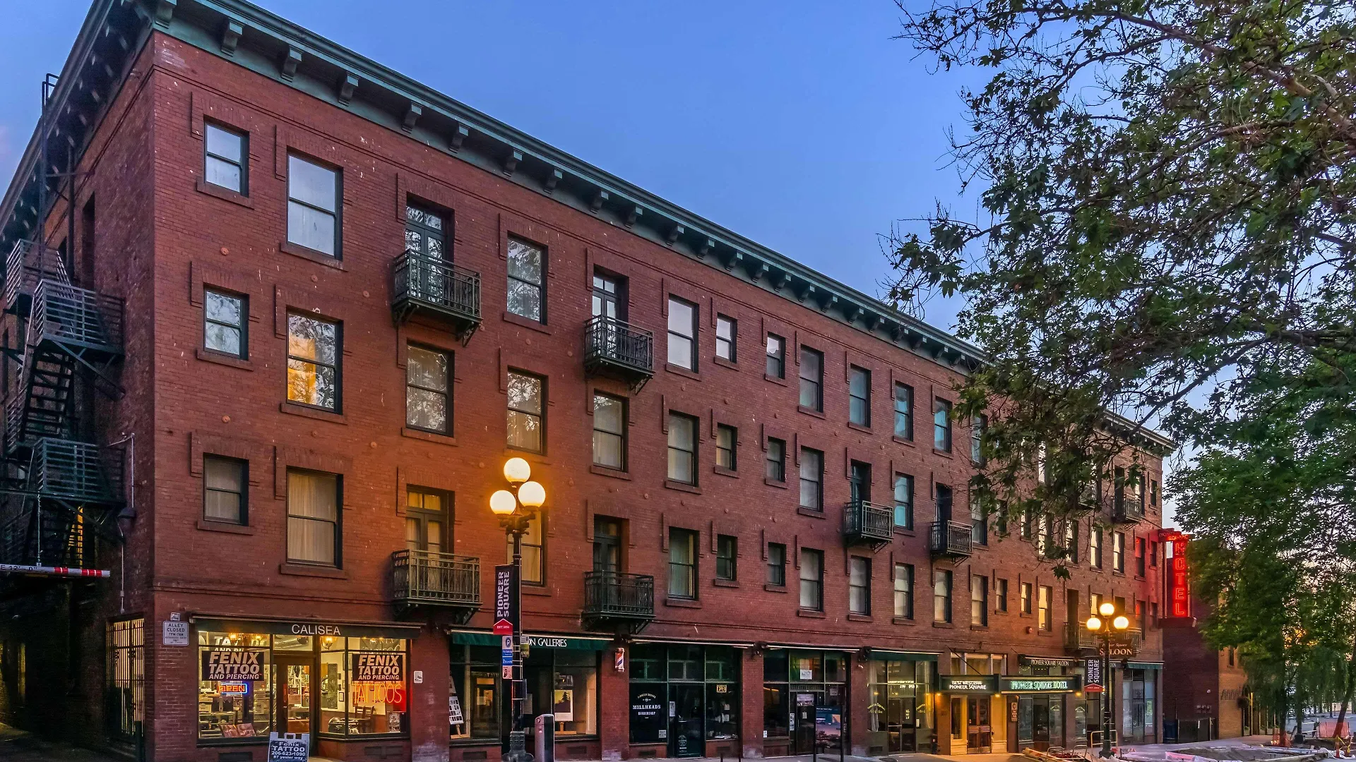 15 Romantic Hotels in Downtown Seattle That Deliver