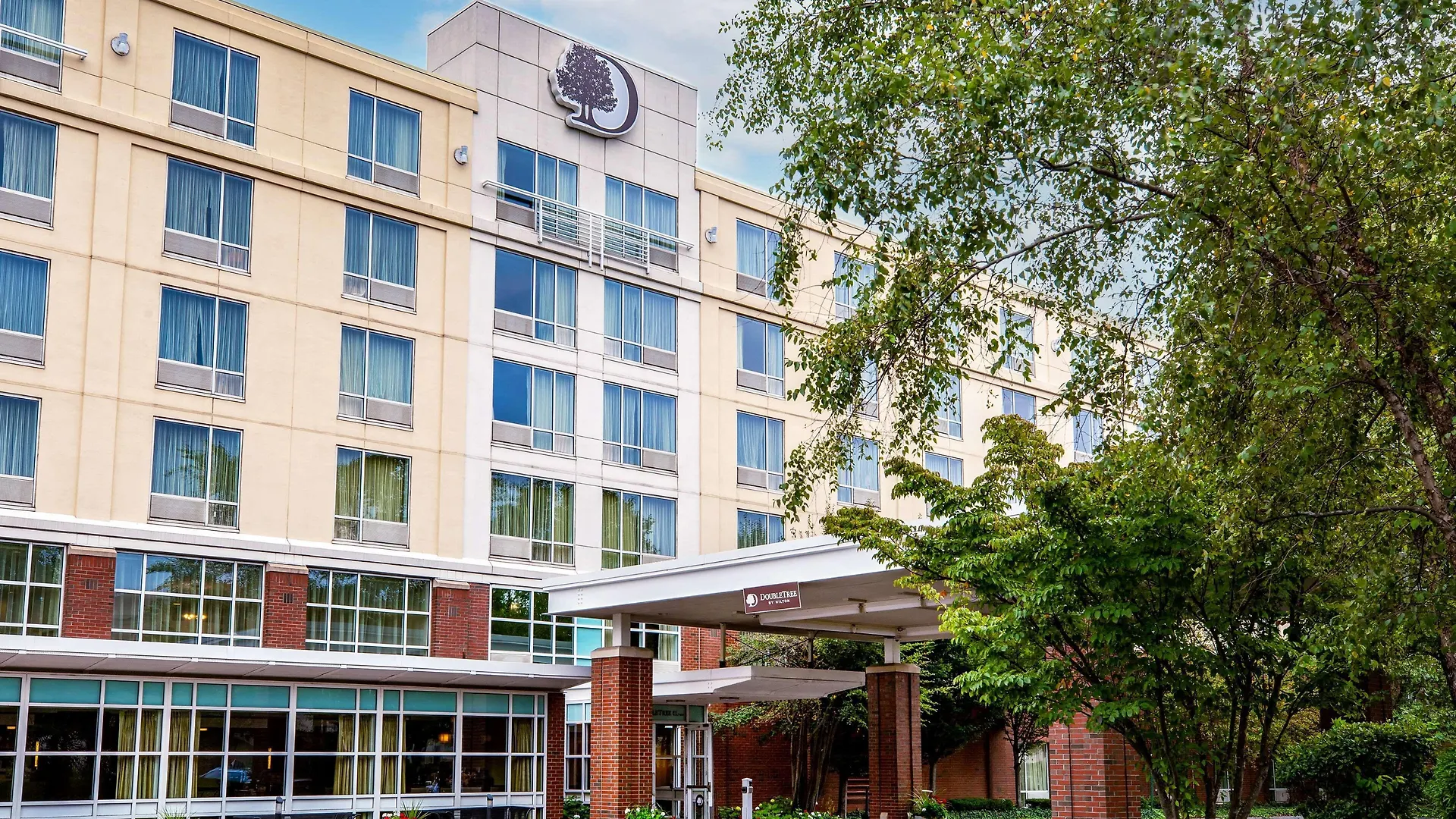 15 Airport Hotels Near CambridgeSide Galleria Mall That Deliver
