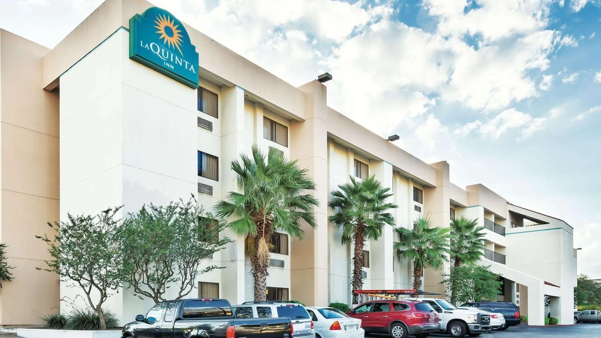 15 Top-Rated Cheap Hotels Close to Pan American Playground