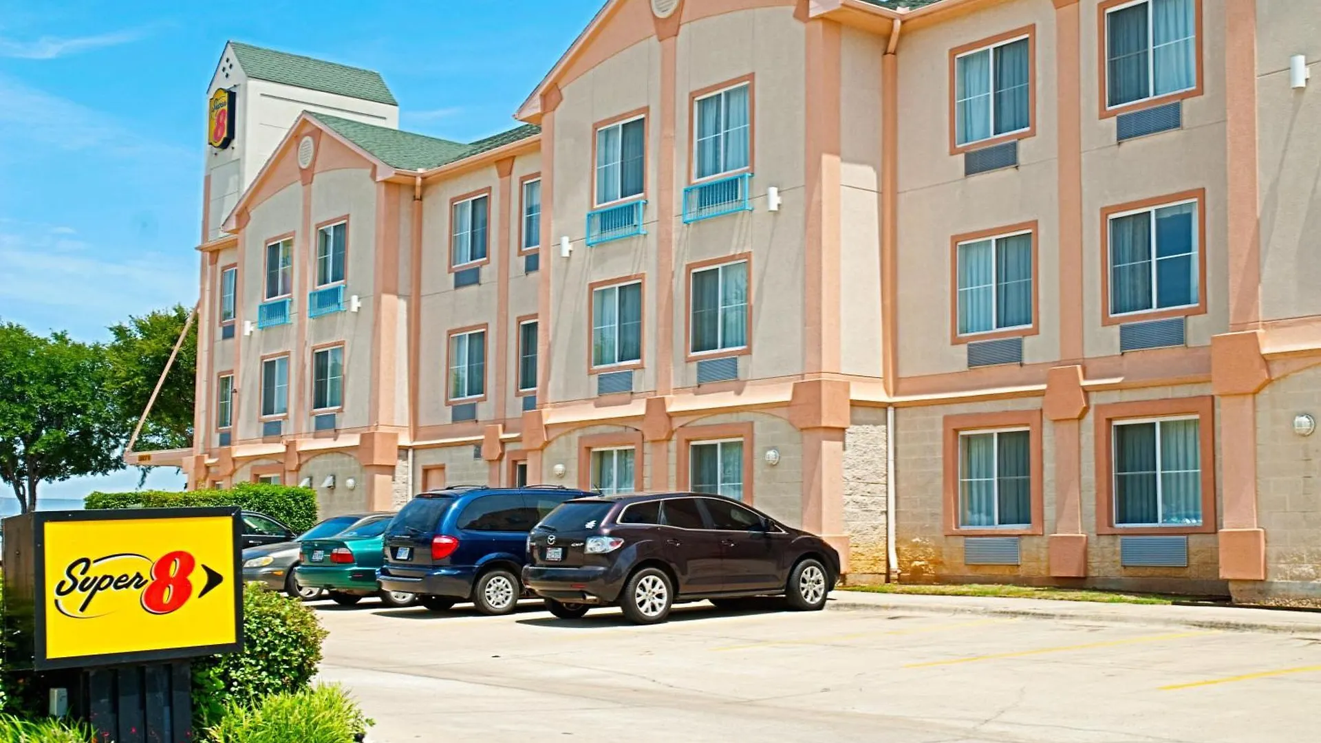 15 Airport Hotels Near Irving Arts Center That Deliver on Location