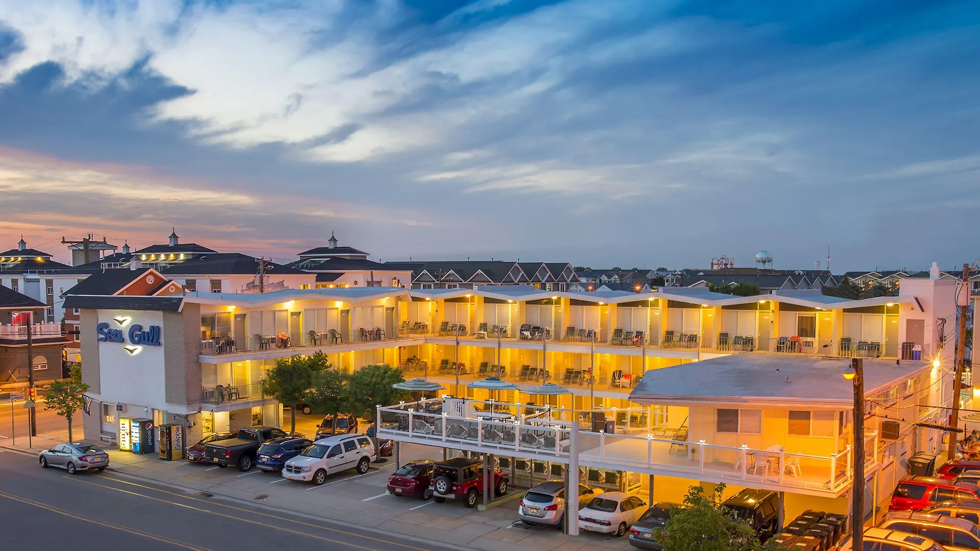 15 Central Hotels Near the Doo Wop Museum That Deliver