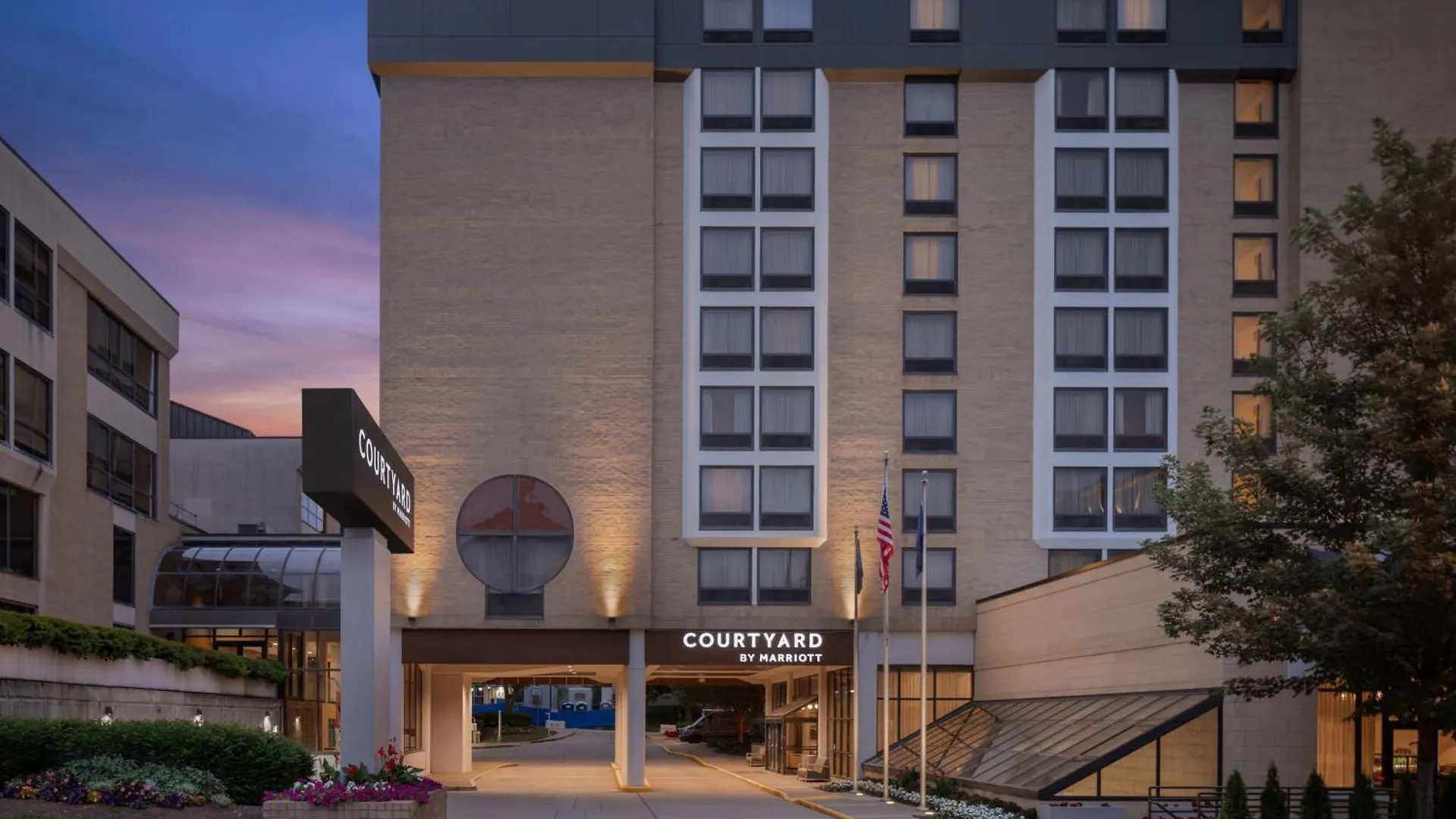 10 Central Pittsburgh Hotels Close to Pittsburgh Playhouse