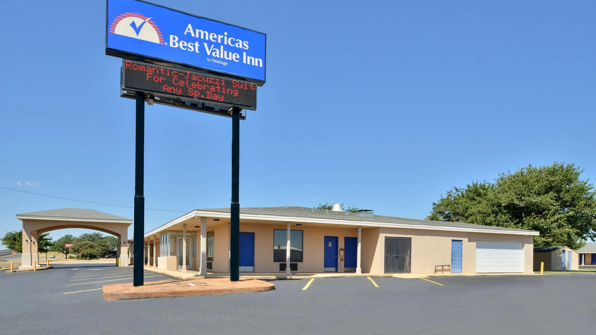 14 Business Hotels Near Lowery Field That Deliver