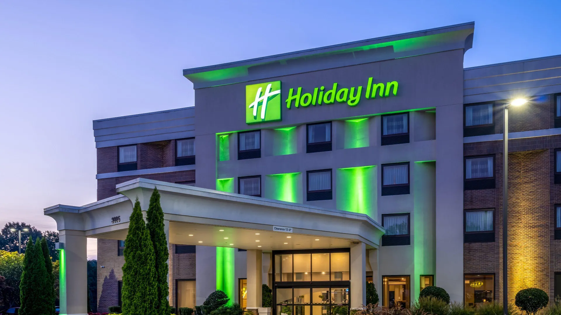 12 Business Hotels Close to Guilford College Art Gallery