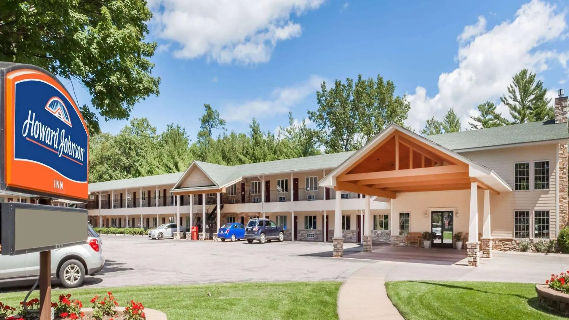 11 Beach Hotels Near Grand Traverse Courthouse Marker Worth Booking