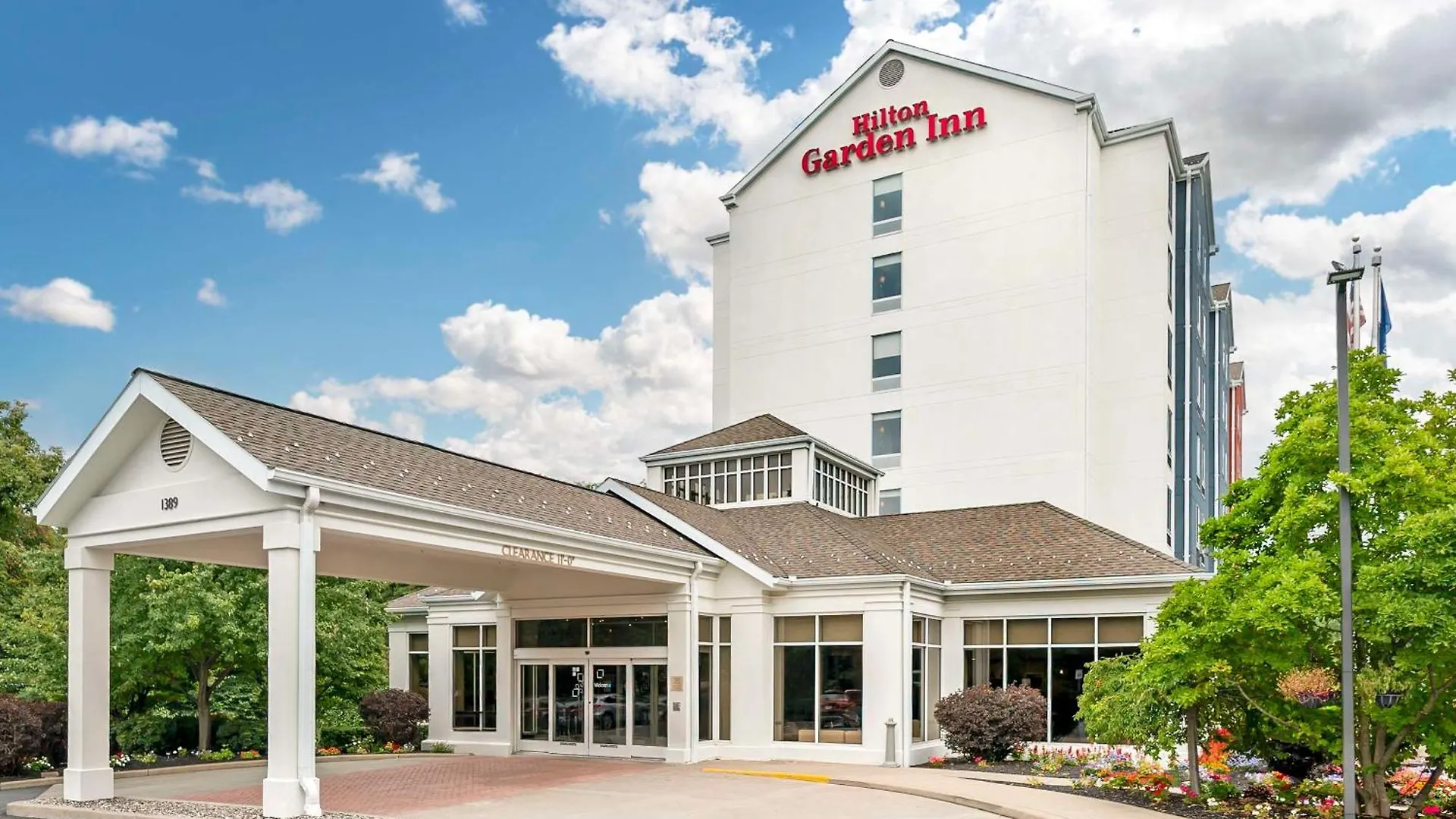 11 Business Hotels Near Swinburne Park That Deliver