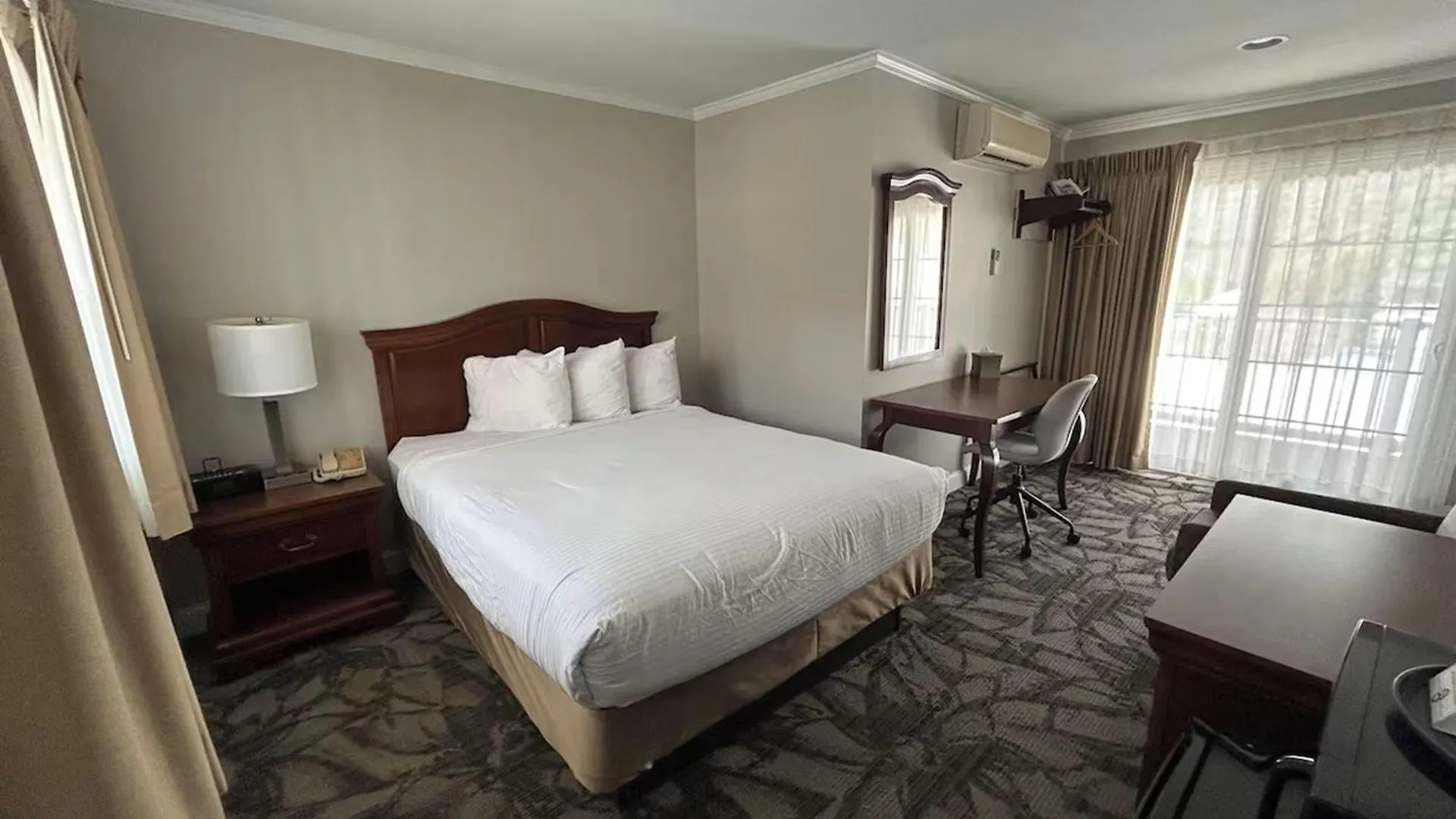 Where to Stay Near Cathedral Ledge: 6 Family Hotels Reviewed