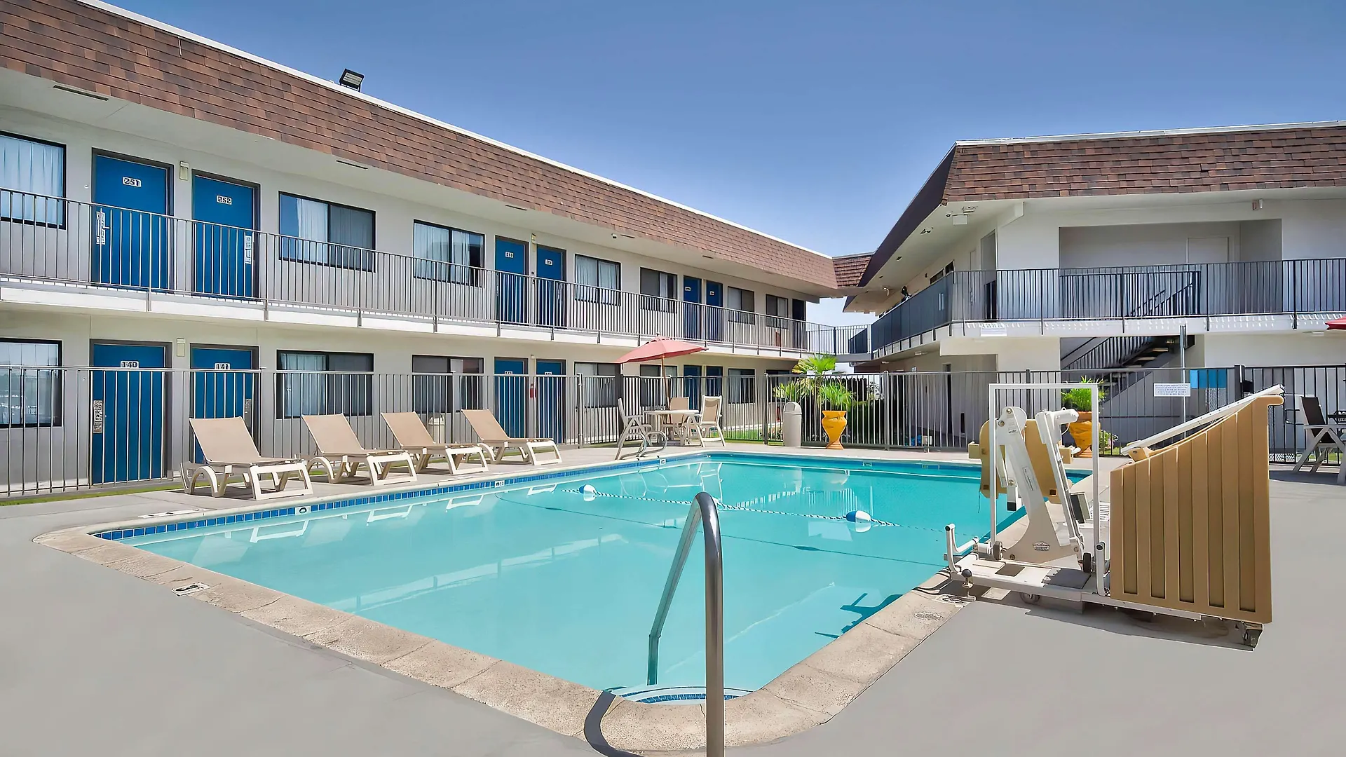 Staying In California: 15 Budget Hotels Compared