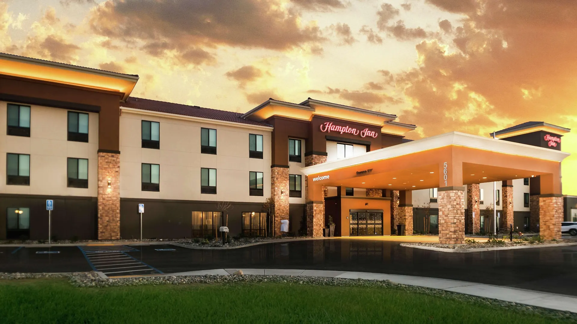 Staying in Southern California: 14 Family Hotels Compared