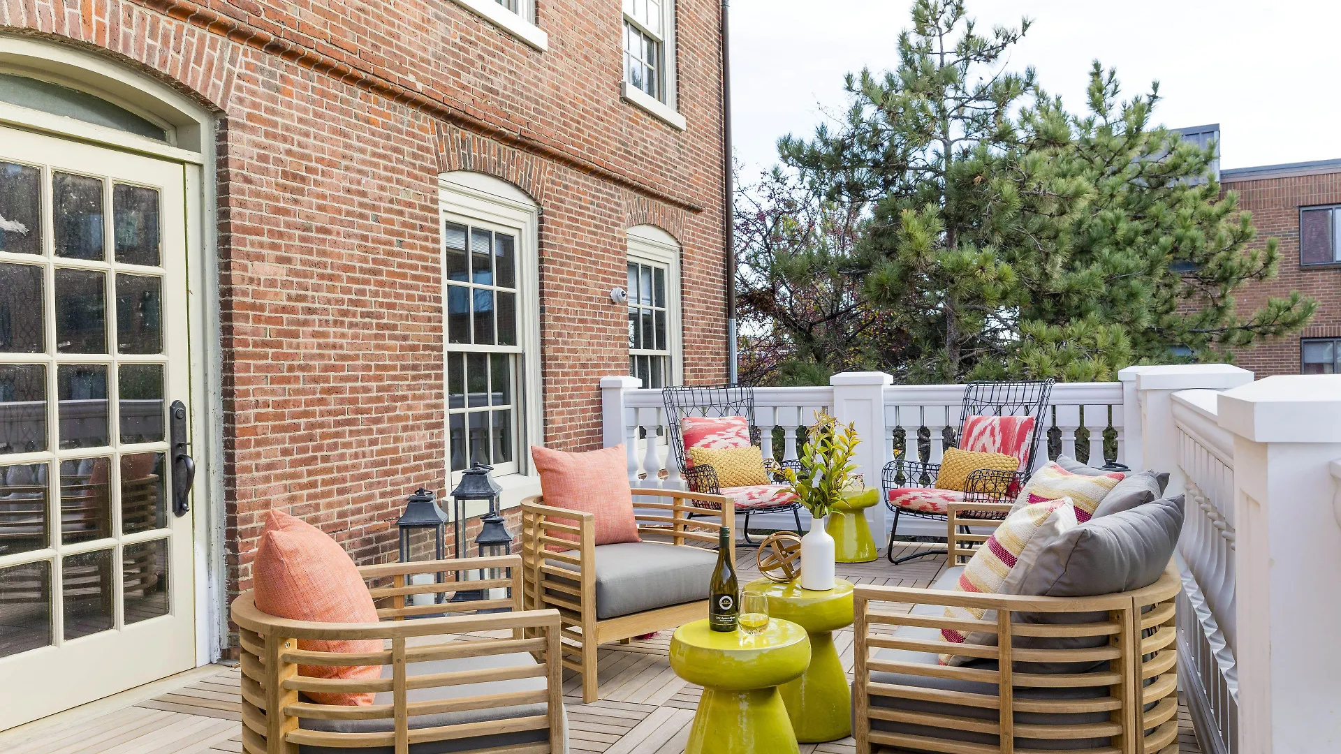 Staying in Massachusetts: 15 Central Hotels Compared