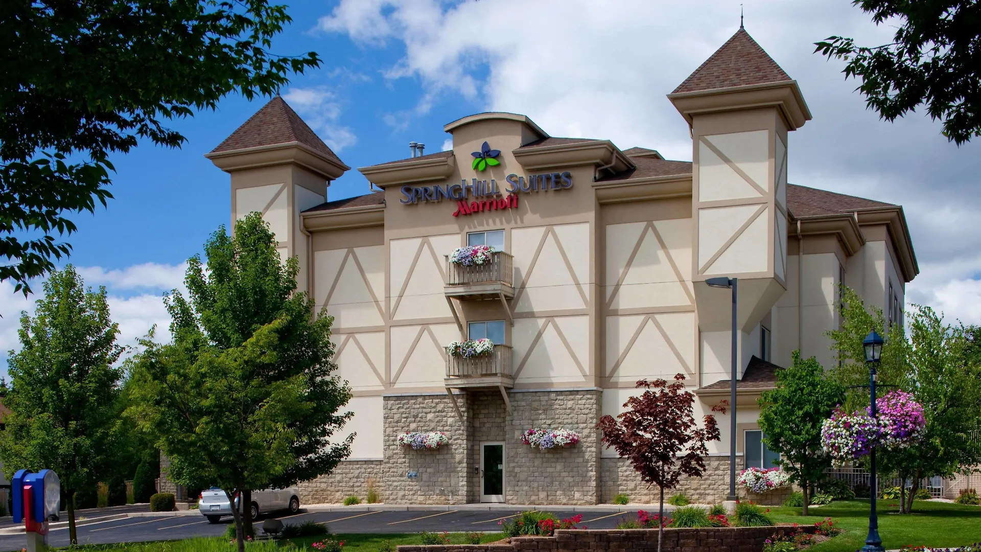 15 Best Golf Hotels in Michigan for Every Budget