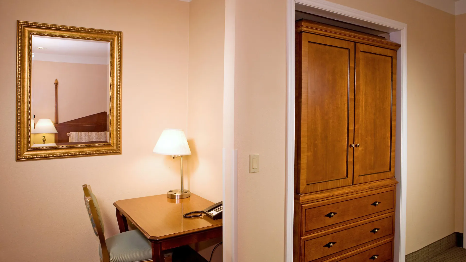4 Smart Business Hotels in Los Angeles Metro Worth Booking