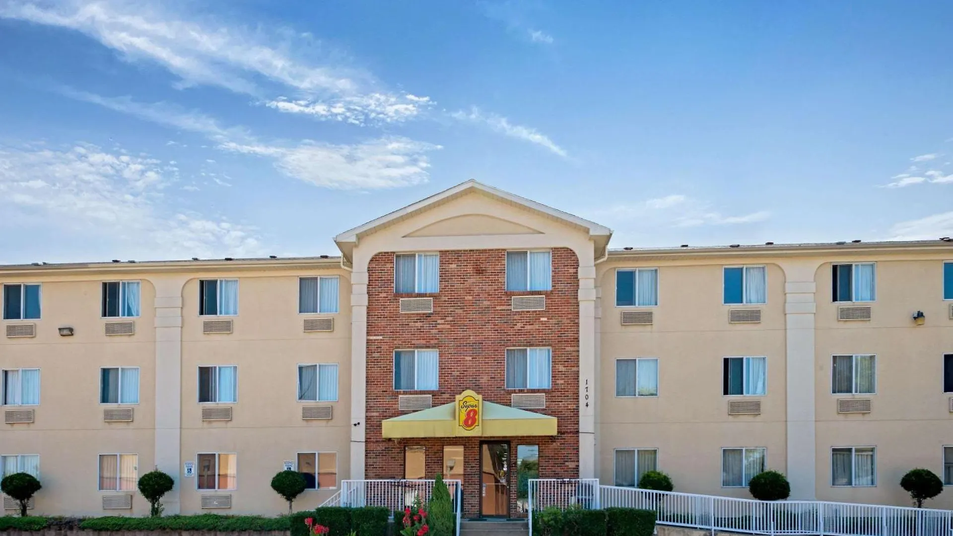 10 Budget Hotels Near North Texas Automotive Museum Worth Booking