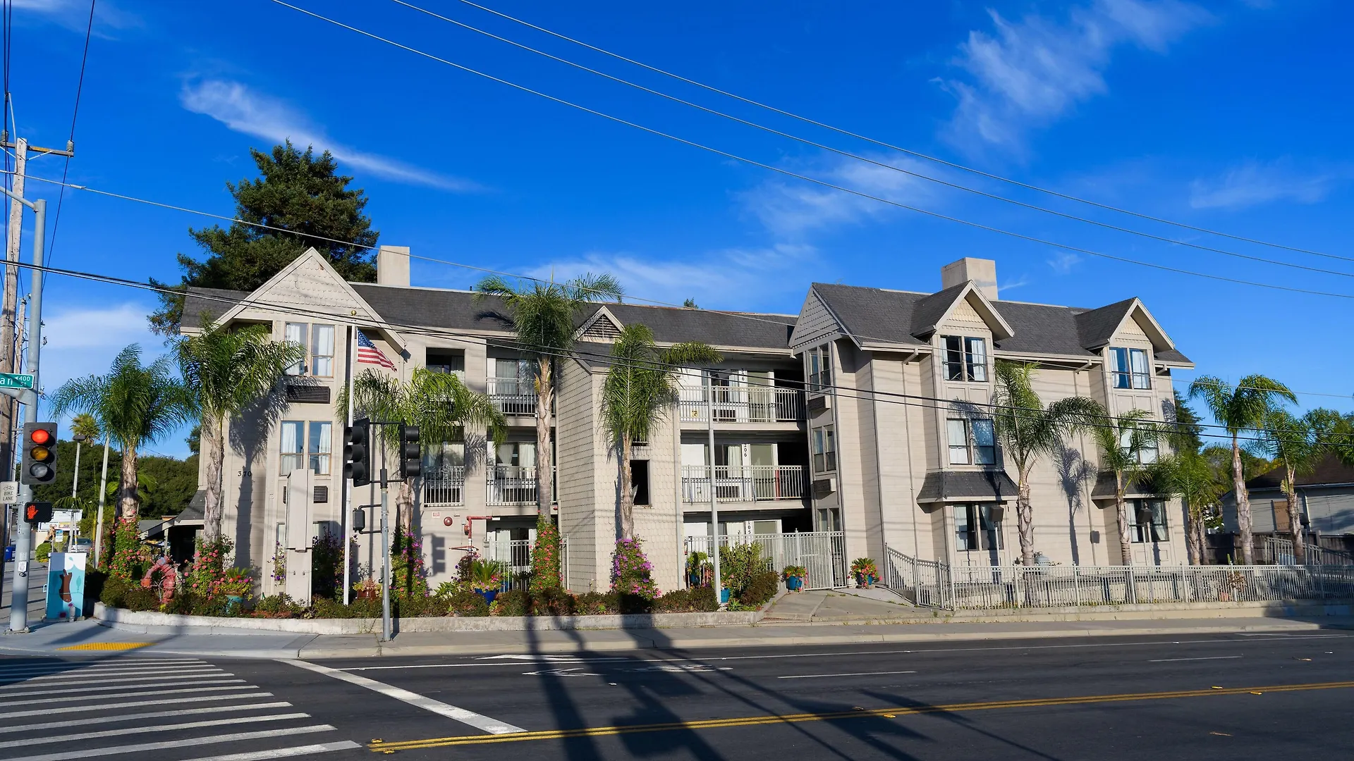 4 Central Hotels Near Lodato Park Worth Booking