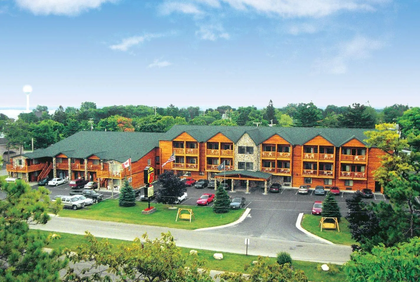 9 Smart Central Hotels Near Mackinac Bridge Museum Worth Booking