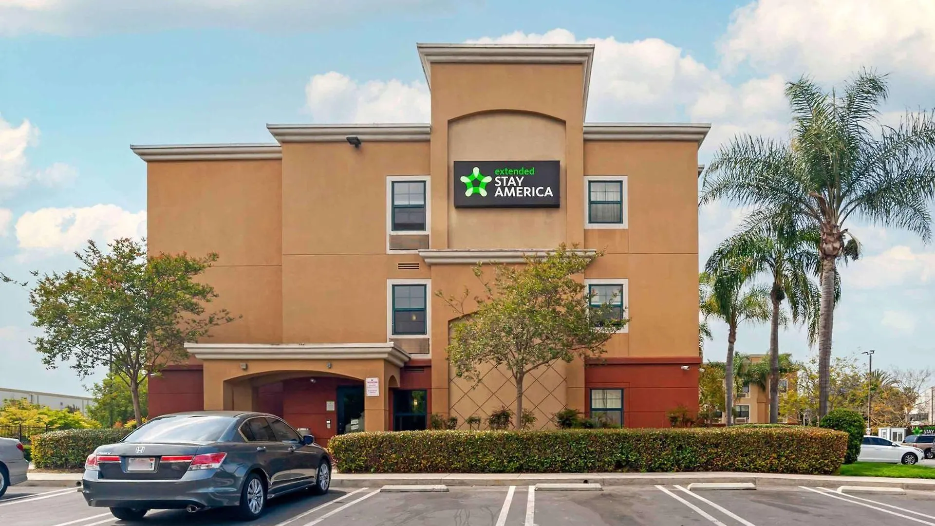 2 Beach Hotels Near Saint Katherine's Greek Church That Deliver