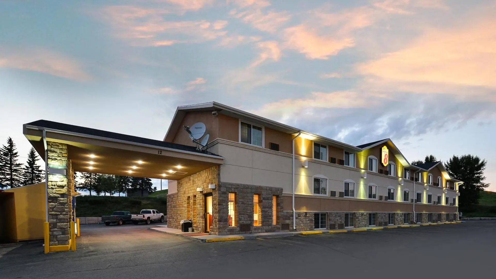 8 Airport Hotels Near Valleyview Falls Mini-Golf Worth Booking