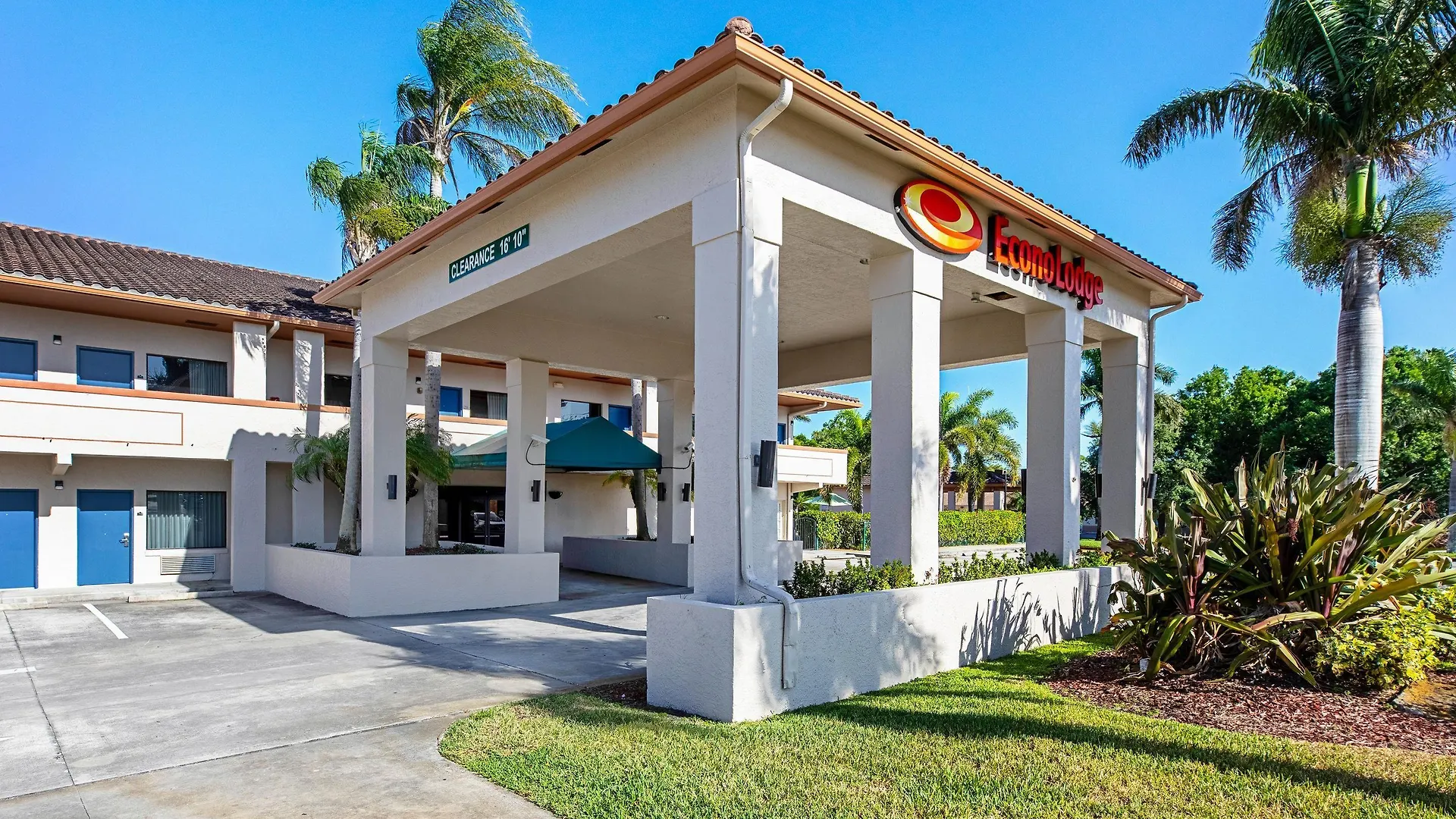 4 Closest Hotels to Indian River Memorial Hospital in Vero Beach