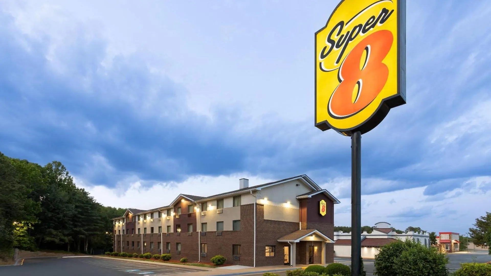 12 Super 8 by Wyndham Hotels in Virginia Worth Booking