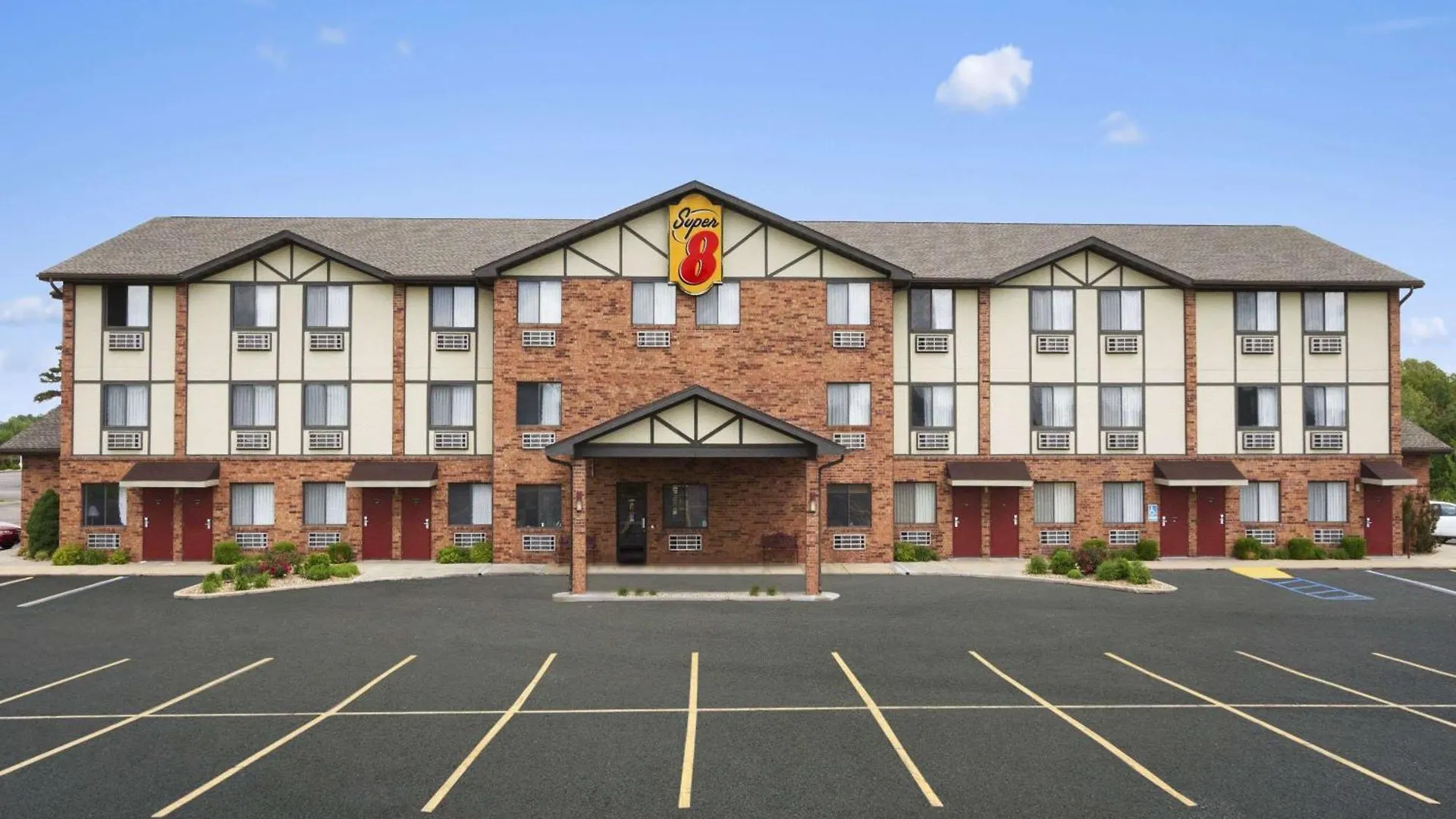 12 Super 8 by Wyndham Hotels in the Ozarks for Every Traveler