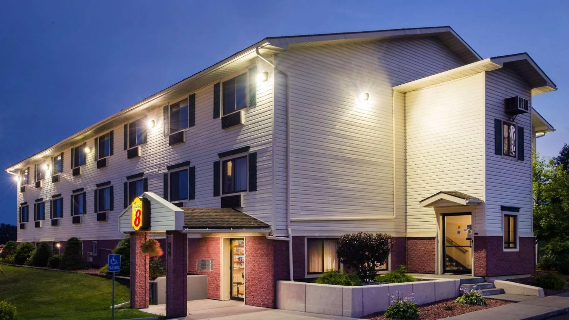 Where to Stay Near the Airport: 15 Best Hotels in Upstate New York