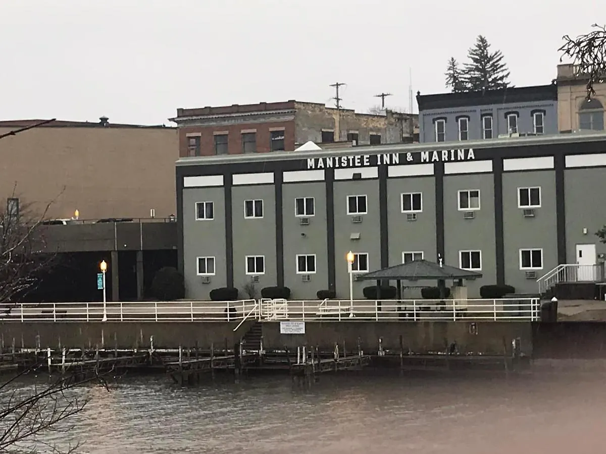 14 Airport Hotels in Lake Michigan Worth Booking Now