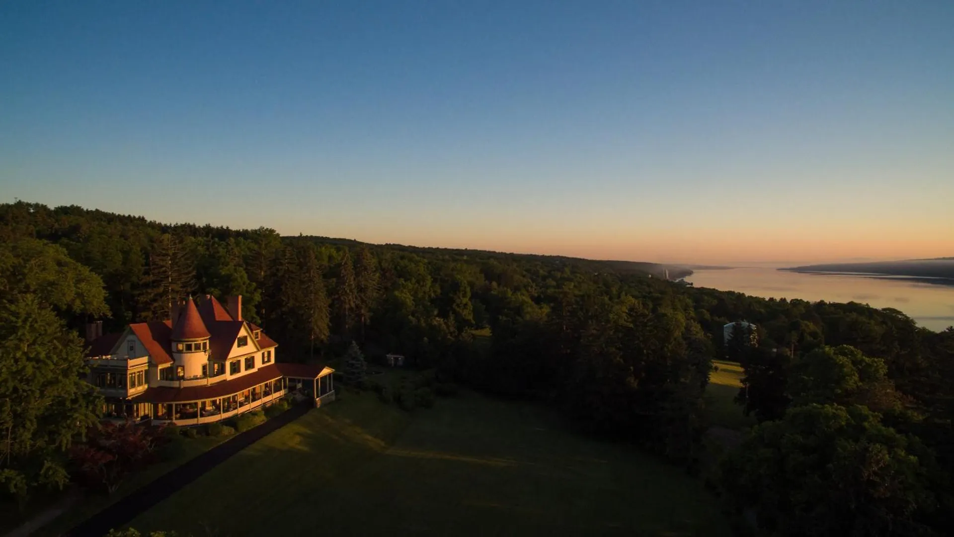 15 Smart Hotels for Couples in Upstate New York Worth Booking