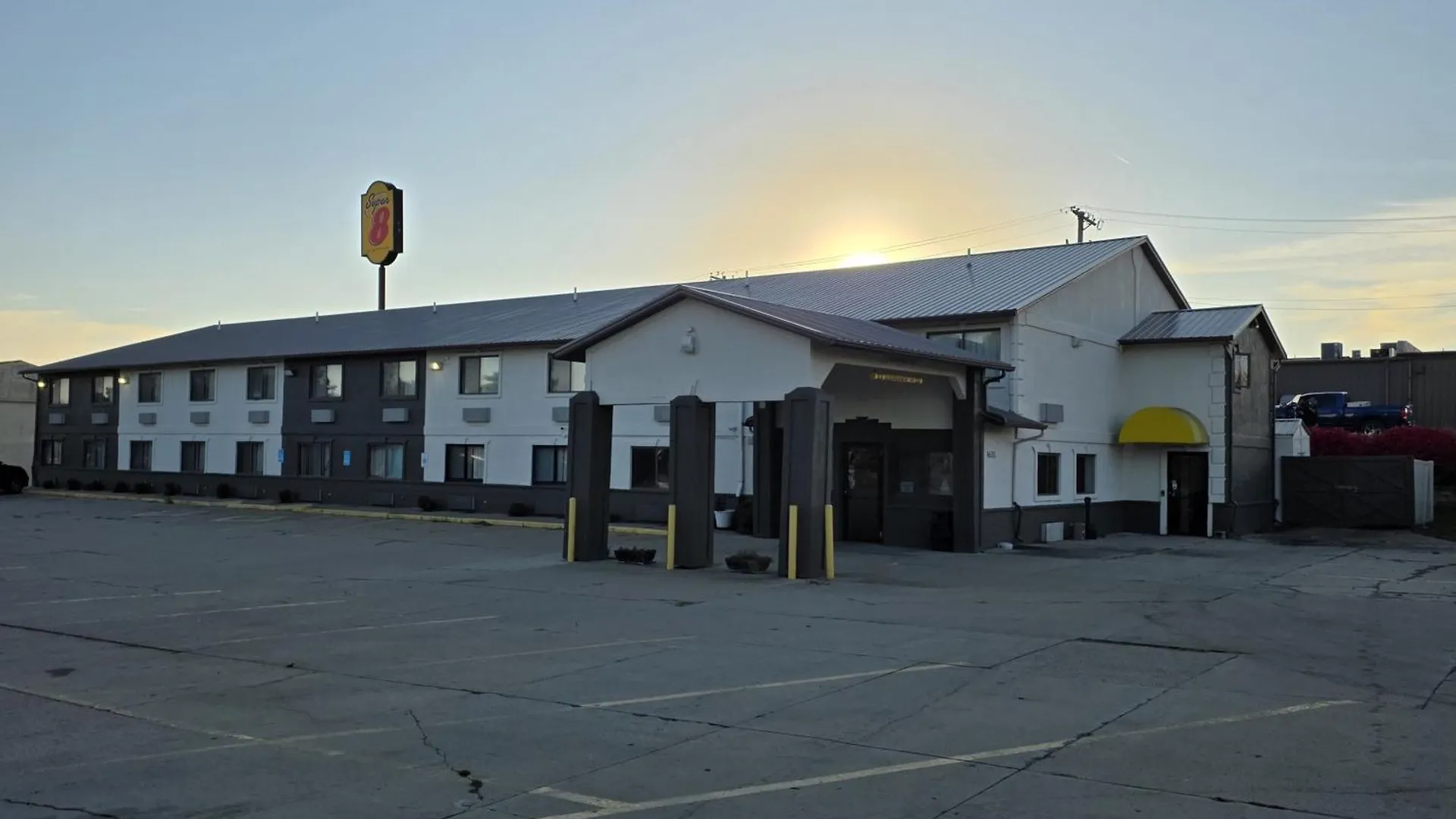 3 Smart Golf Hotels Near DMACC Newton Conference Worth Booking