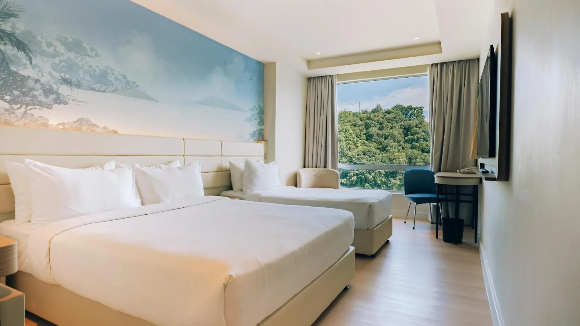 Staying Near Signal Hill Observatory: 14 Kota Kinabalu Hotels Compared